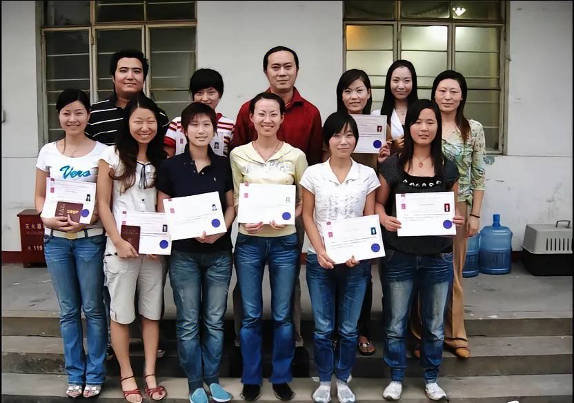 有没有发现这张毕业照，有没有什么不同之处！我反正看出来了！

81 / 作者:逞强- / 