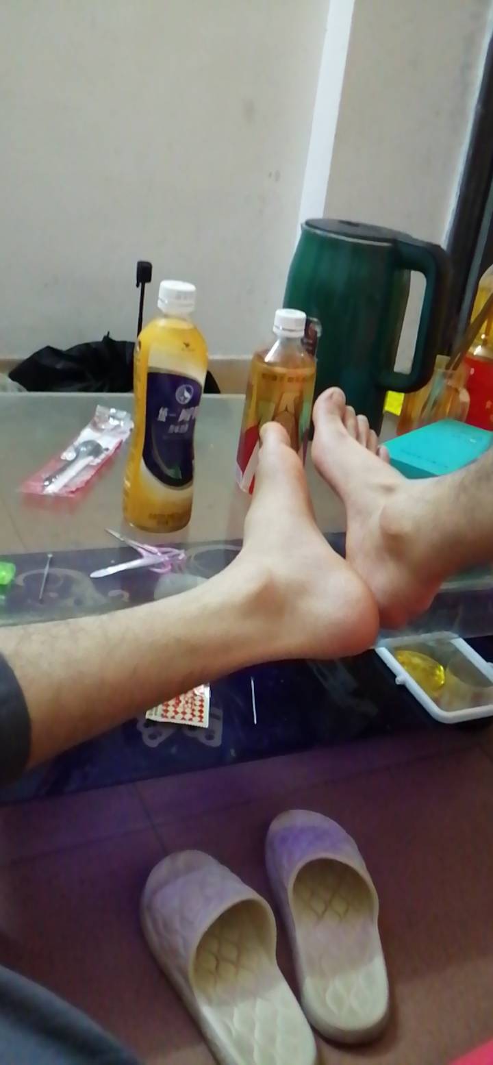 好饿

38 / 作者:专业吃席 / 