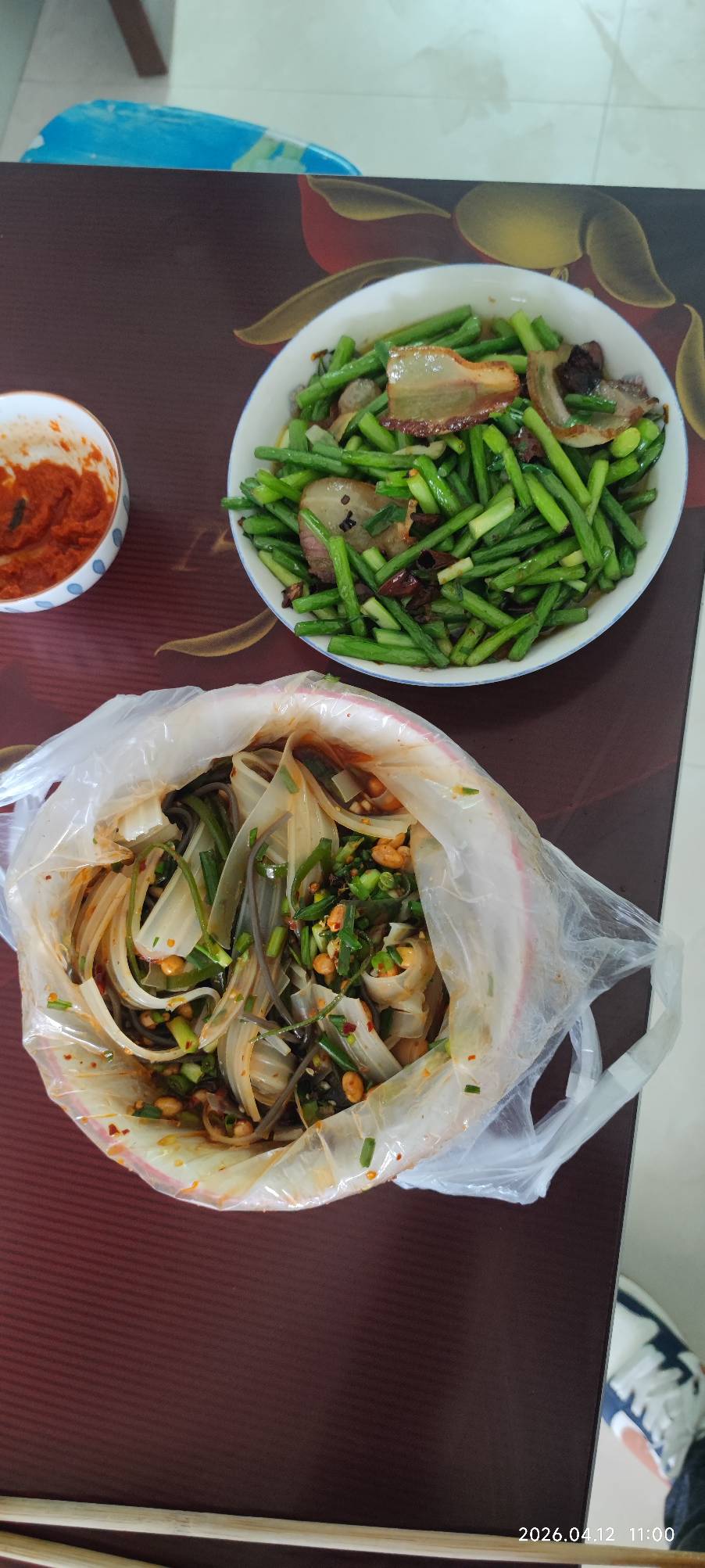 吃饭时间到啦

47 / 作者:请前后移动手机 / 