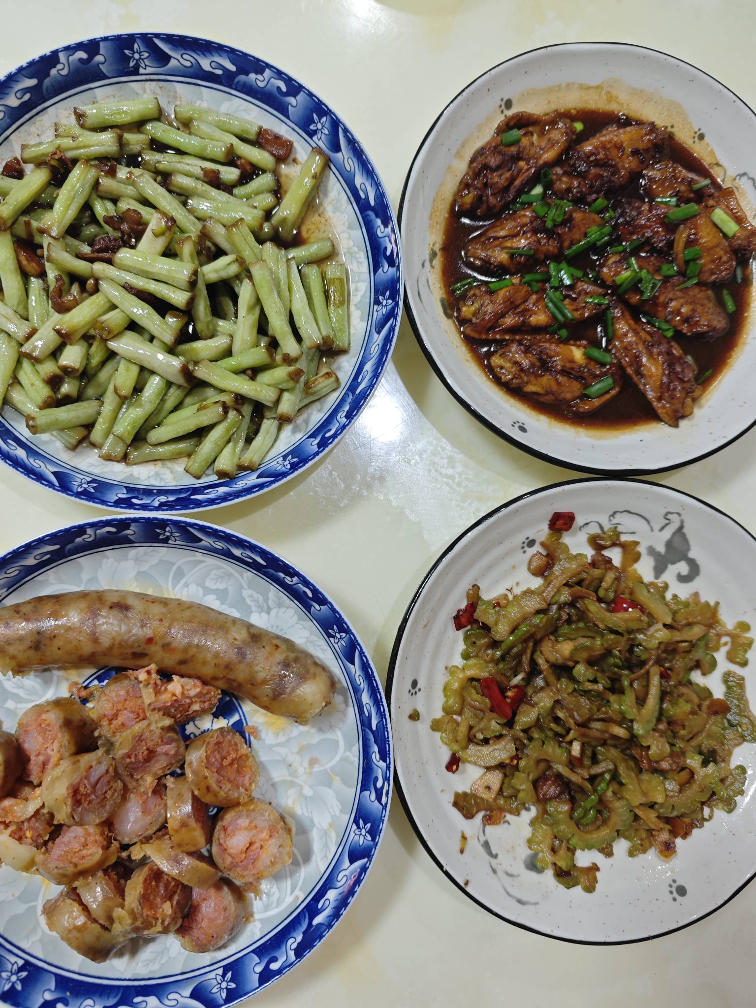 忙活一小时，吃上四个菜了，自己做的卫生


100 / 作者:Goone / 