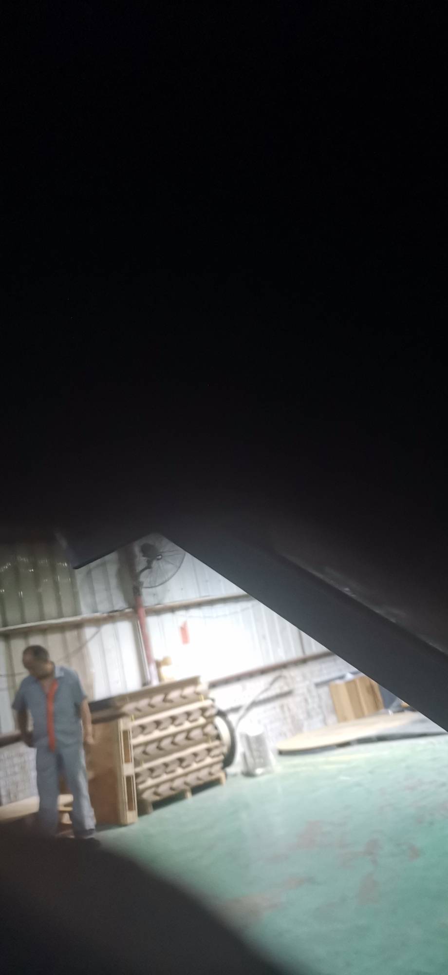 老哥们速度进厂
23 / 作者:影倒手左 / 
