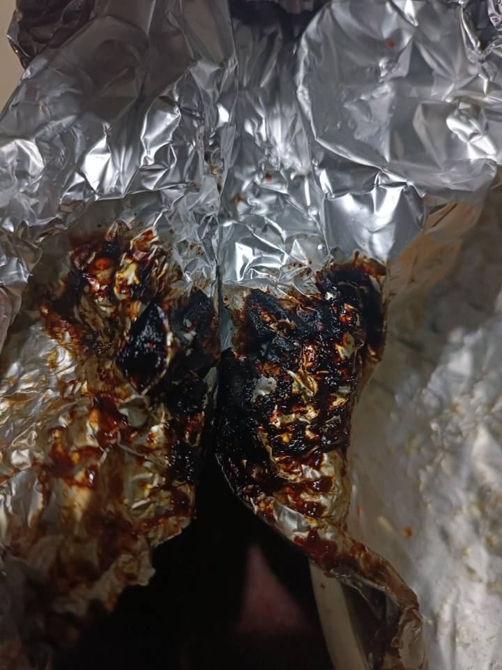 肯德基纸包鸡有没有老哥吃过，锡纸焦、碳化，有股焦味，这种情况正常吗？点的外卖，换8 / 作者:Lj玖玖 / 