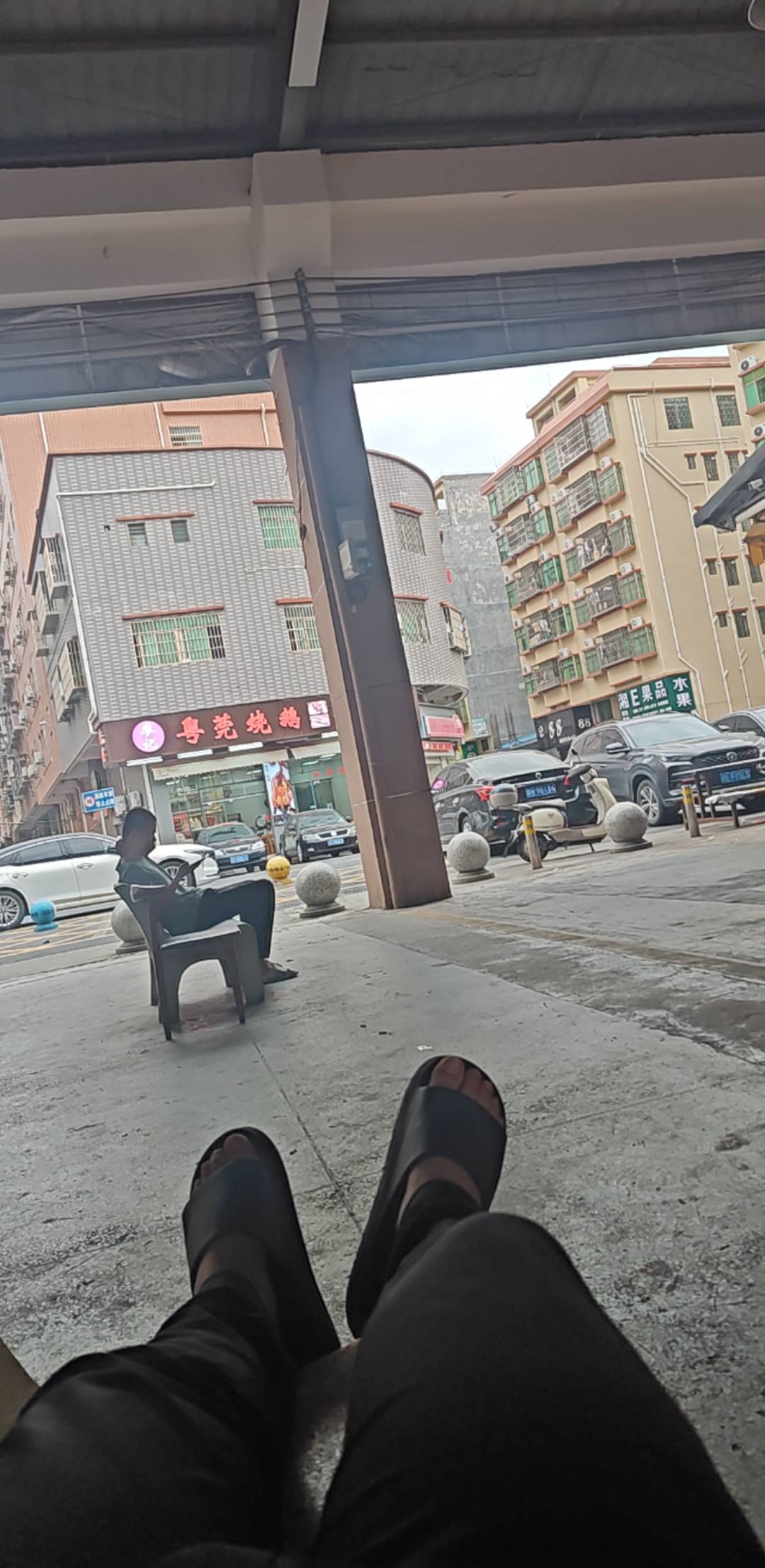 拉直挂壁

56 / 作者:张锦程 / 