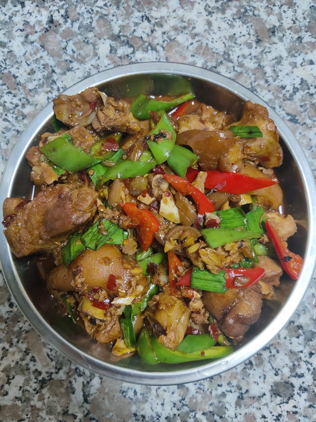 猪蹄10元一斤，吃起来

9 / 作者:每一段路丶 / 