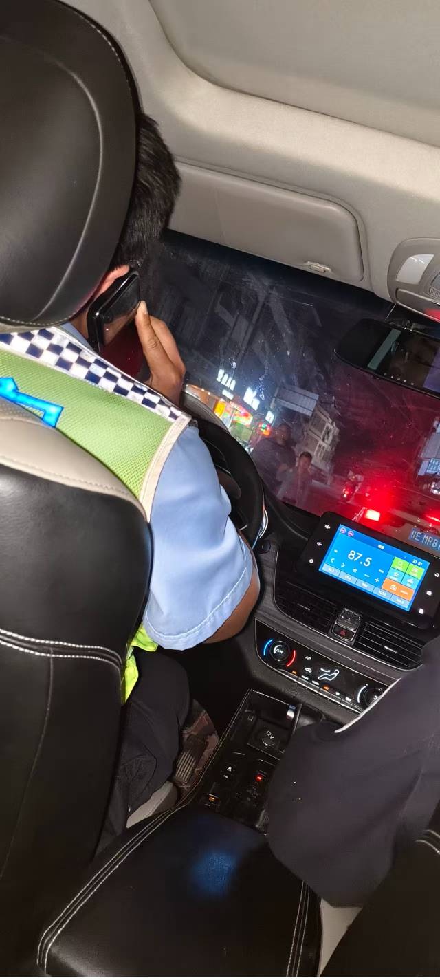 老哥们这下彻底扛不住了

54 / 作者:挂比了救我鸭 / 