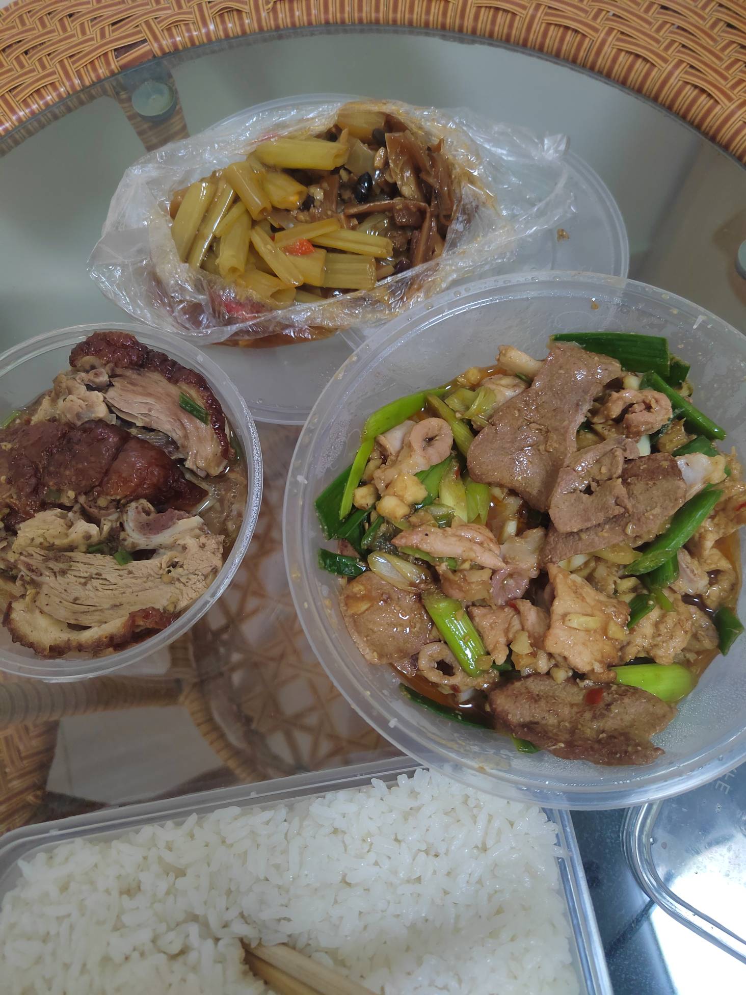 吃饭了老哥们，香迷糊了

55 / 作者:年年悦意 / 