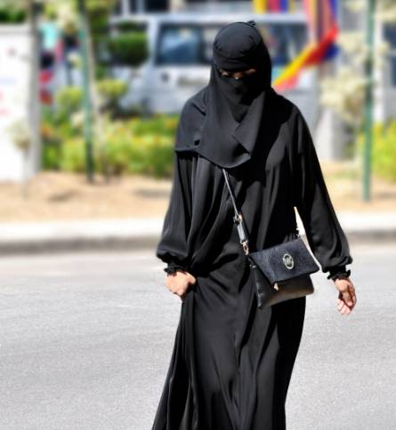 我宣布以后卡农只能发这种图片，女的除了露出手掌外任何一部分躯干皮肤的一律删除！

31 / 作者:李二牛 / 