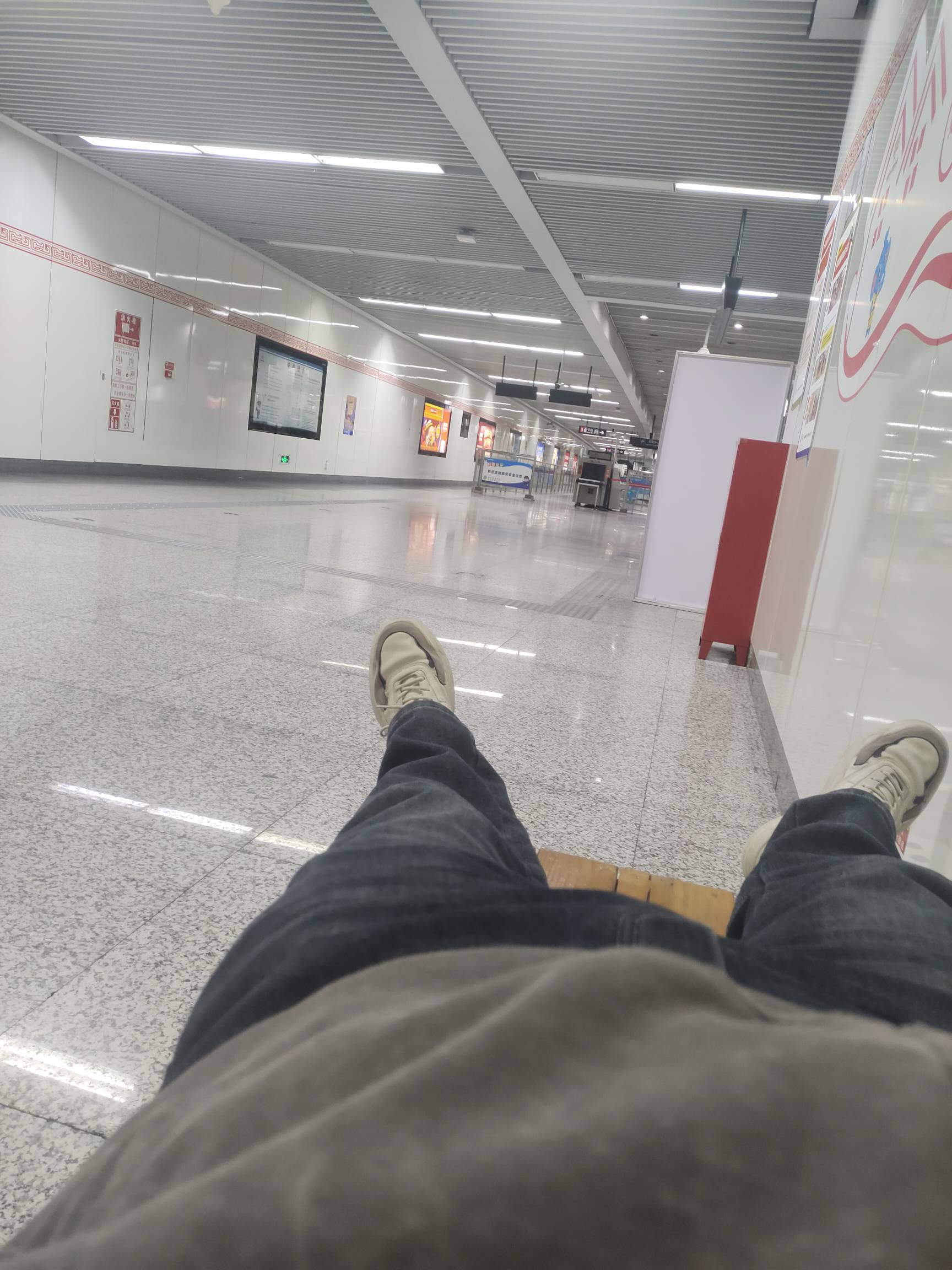老哥们，挂壁地铁站了，真难受


51 / 作者:fc776666 / 