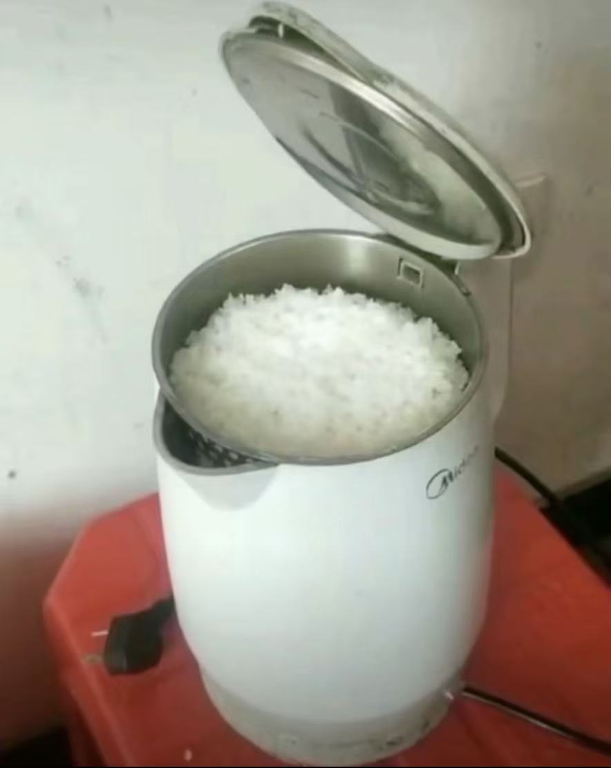 老哥们，一年没有吃过肉了，不知道肉什么味道了，你们吃饭的骨头能快递给我熬汤泡饭不68 / 作者:撸毛小王子 / 