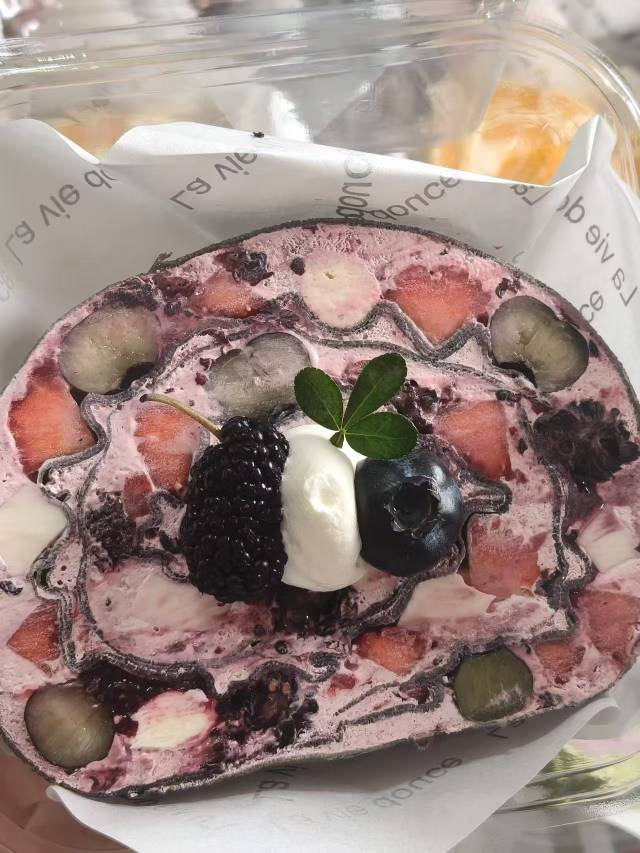 告诉自己一定要管好嘴少吃甜食，朋友一来就带这些不管周末就放纵一下好了

85 / 作者:顾小贝 / 