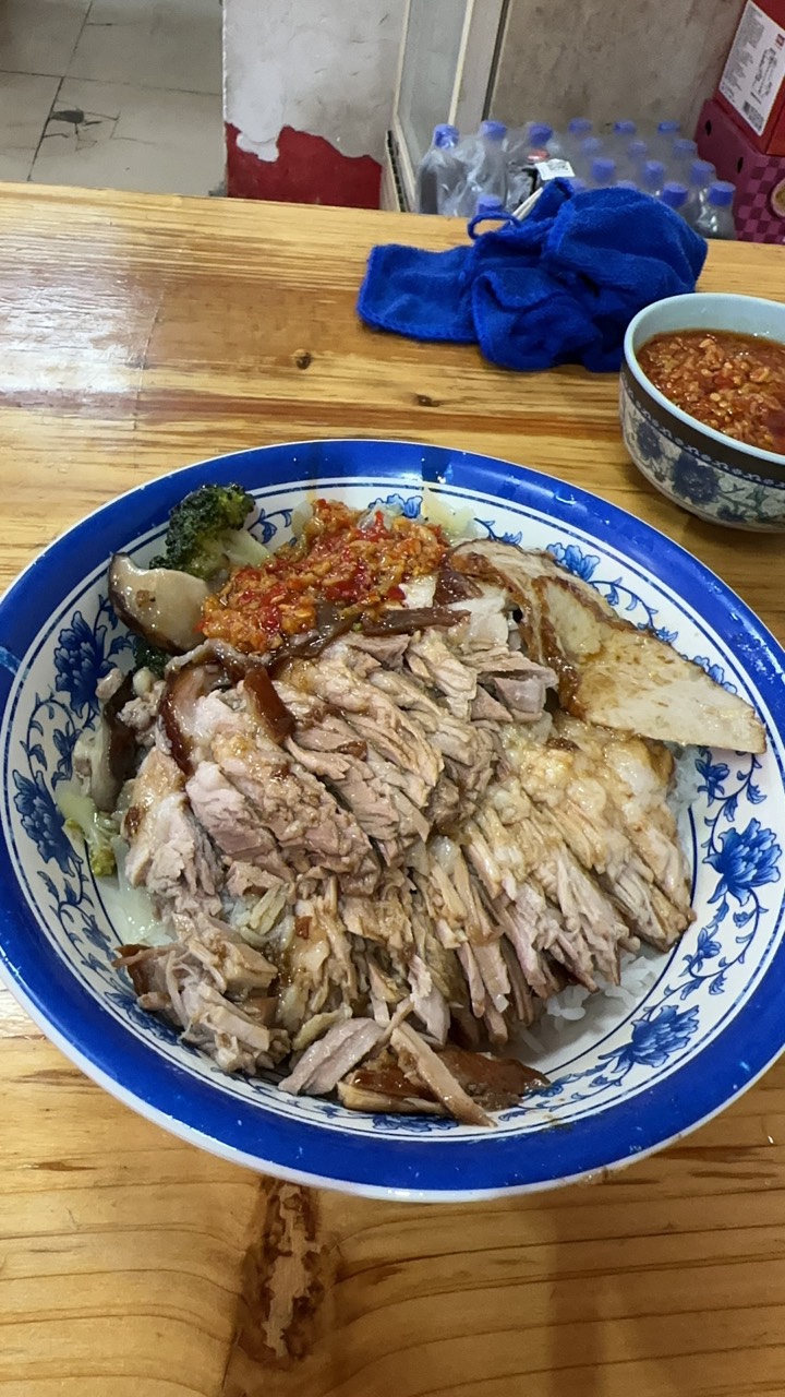 第一次感觉猪脚饭如此的美味


55 / 作者:不知明的靓仔 / 