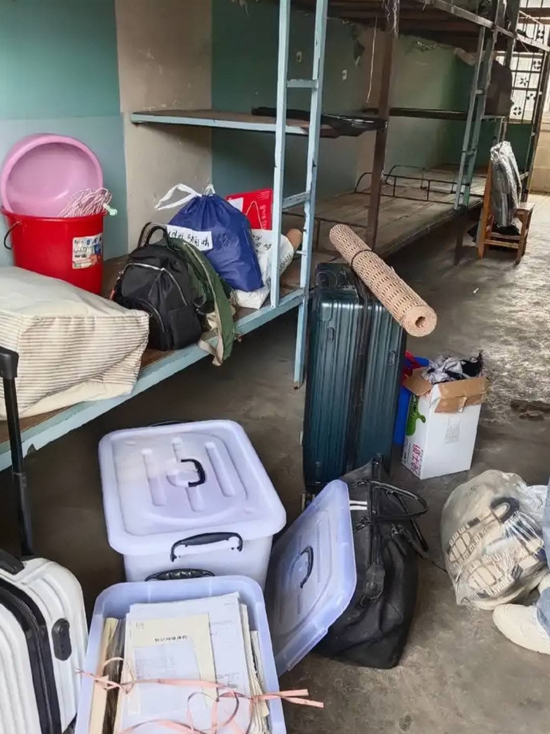 进厂了老哥们，从后母那拿了一千块，本来打算去看看我的佝偻能不能治好的，不能弯腰一100 / 作者:小明同学ya / 