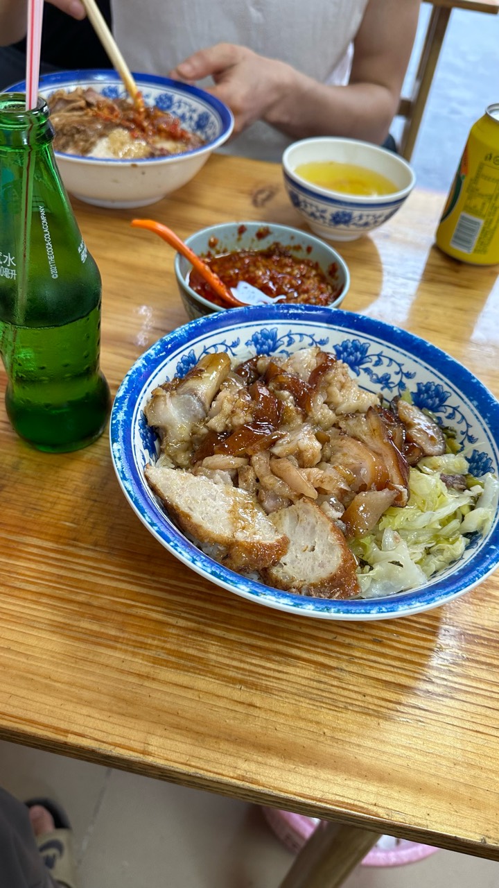 不好意思了老哥，我又




吃上猪脚饭了
29 / 作者:不知明的靓仔 / 