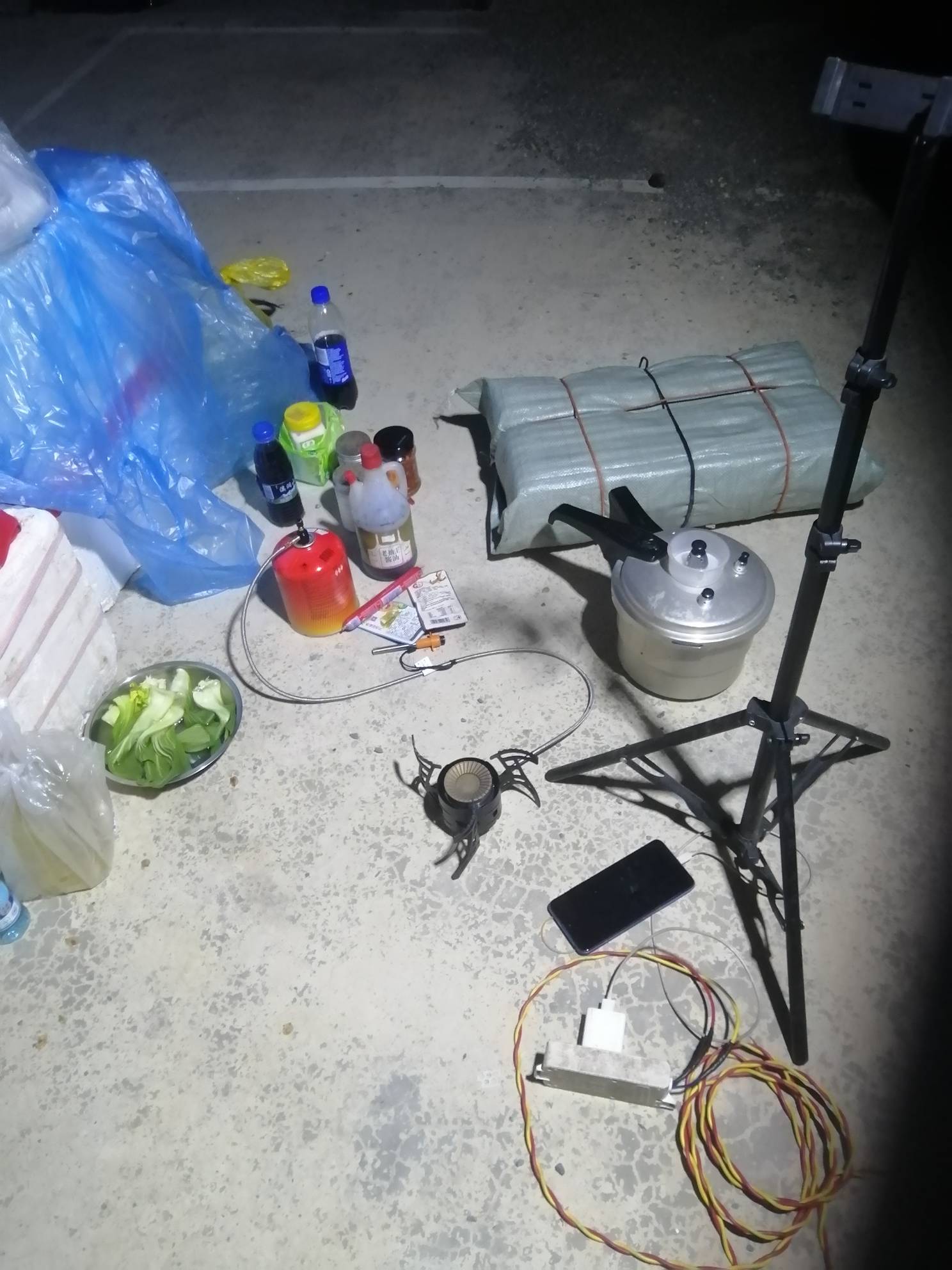 老哥们，开饭了，今天做青菜面条
73 / 作者:卡农新来的 / 