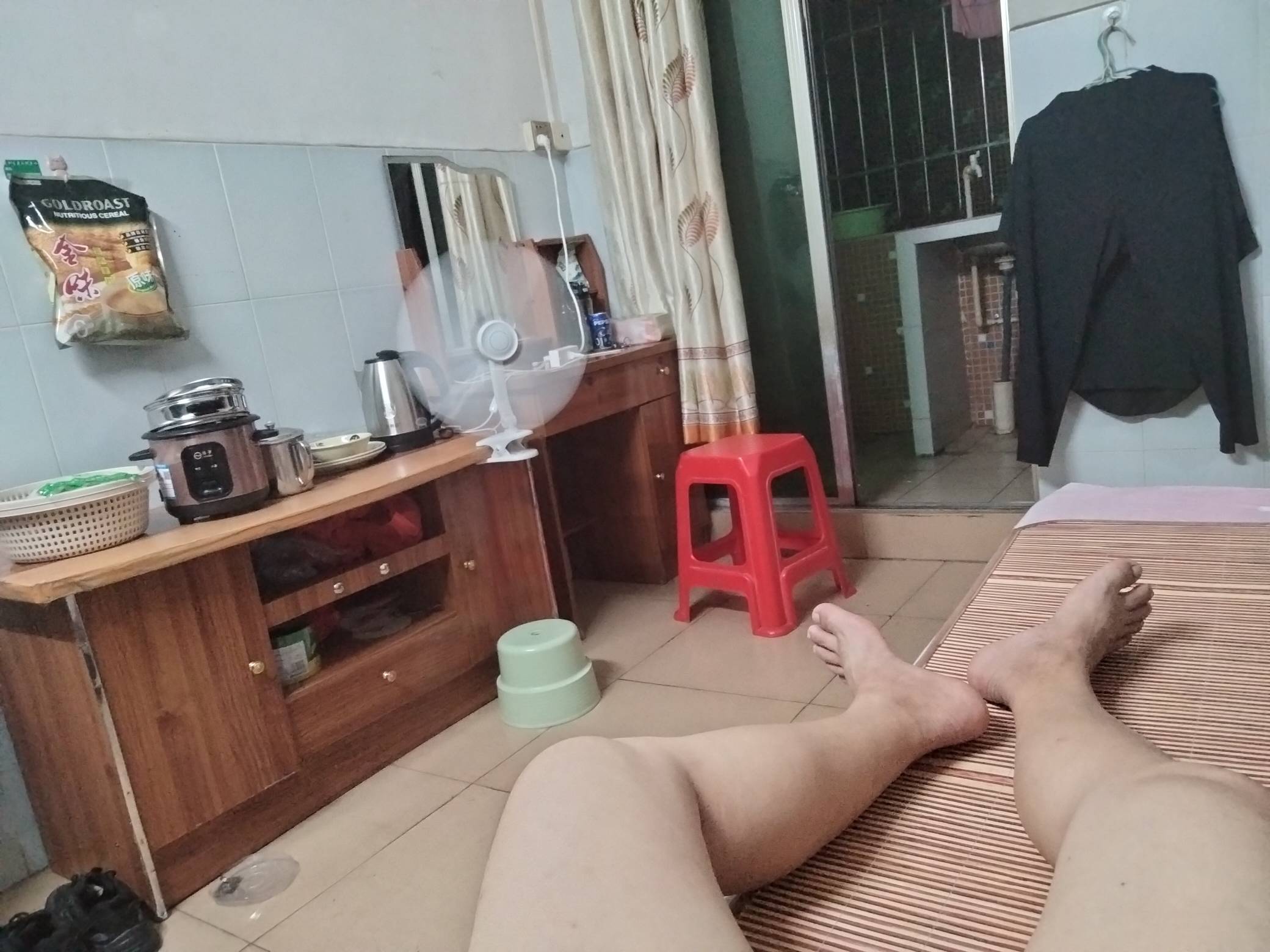 天气越来越热了
羊毛越来越少了
钱越来越难赚了
空调也不敢开了
夜宵也不敢点了
只能99 / 作者:君子之交淡如水 / 