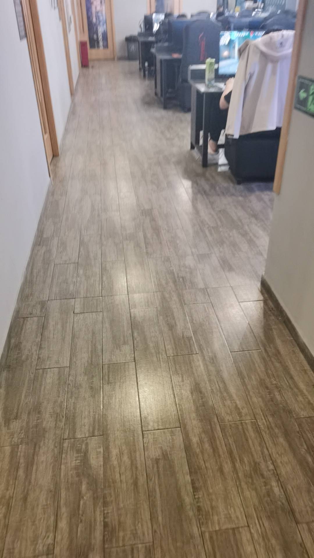 搞了点单子 几十元就在网吧度过一晚吧 没办法了 我也没法 





14 / 作者:可不可以再爱你 / 