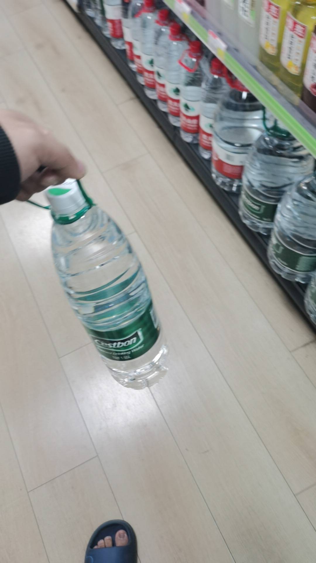 搞了点单子 几十元就在网吧度过一晚吧 没办法了 我也没法 





34 / 作者:可不可以再爱你 / 