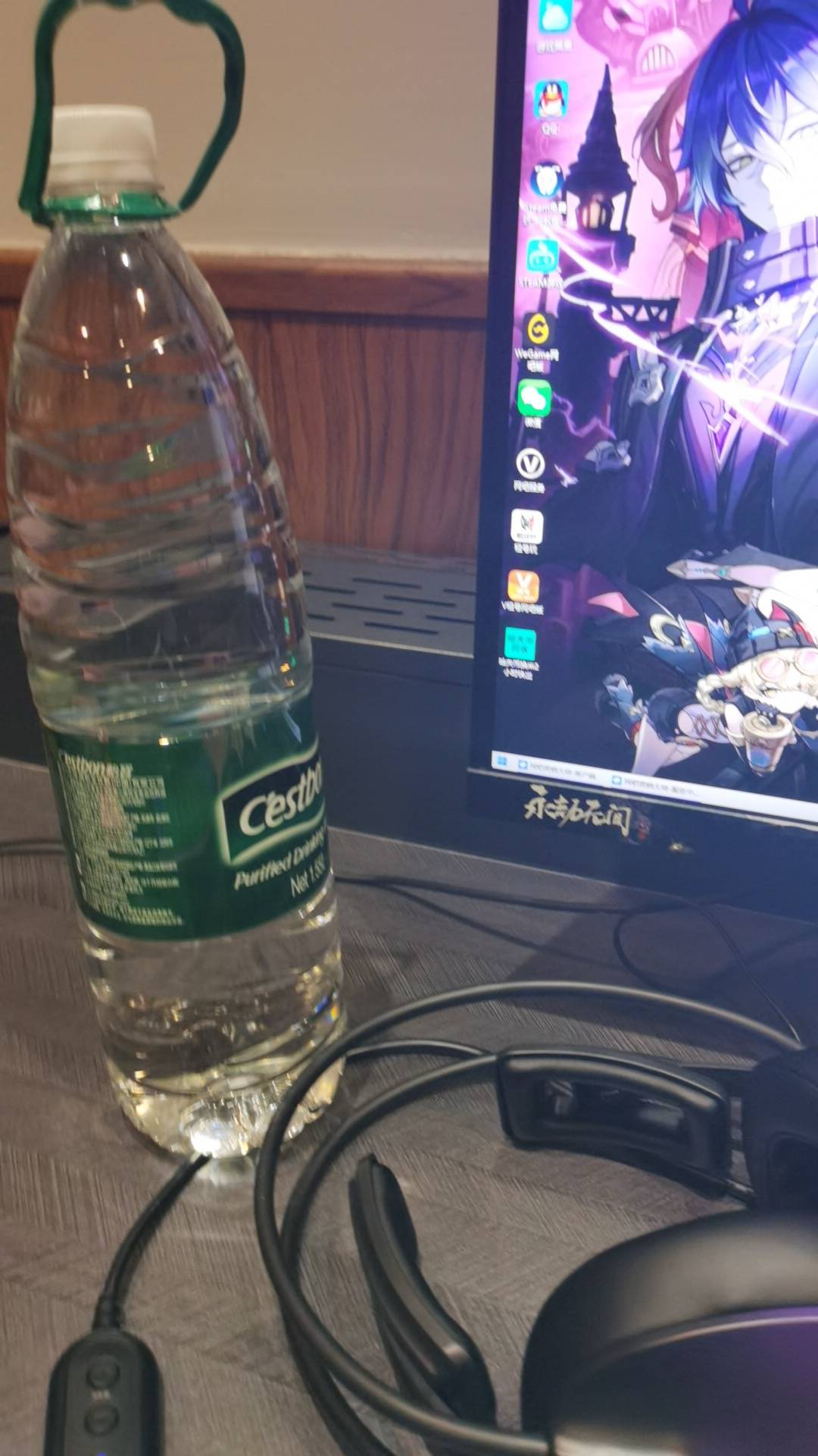 搞了点单子 几十元就在网吧度过一晚吧 没办法了 我也没法 





42 / 作者:可不可以再爱你 / 