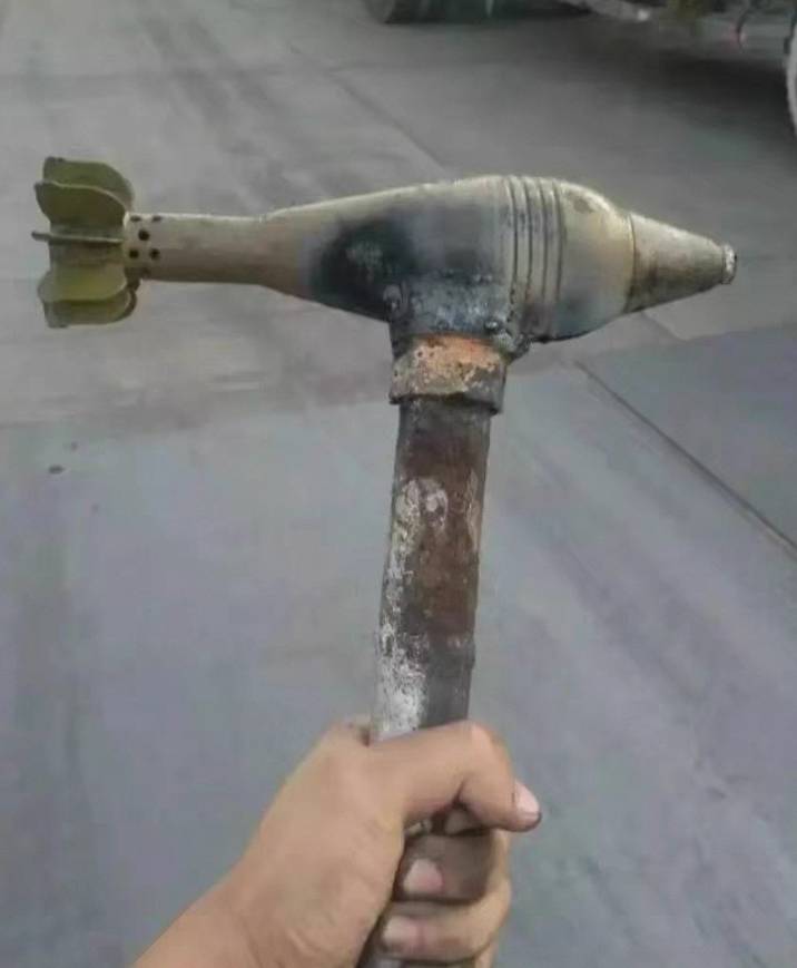 白天家里找出一个老的钉锤，现在用不上了，便宜出，放在家里也没有用

99 / 作者:撸毛小王子 / 