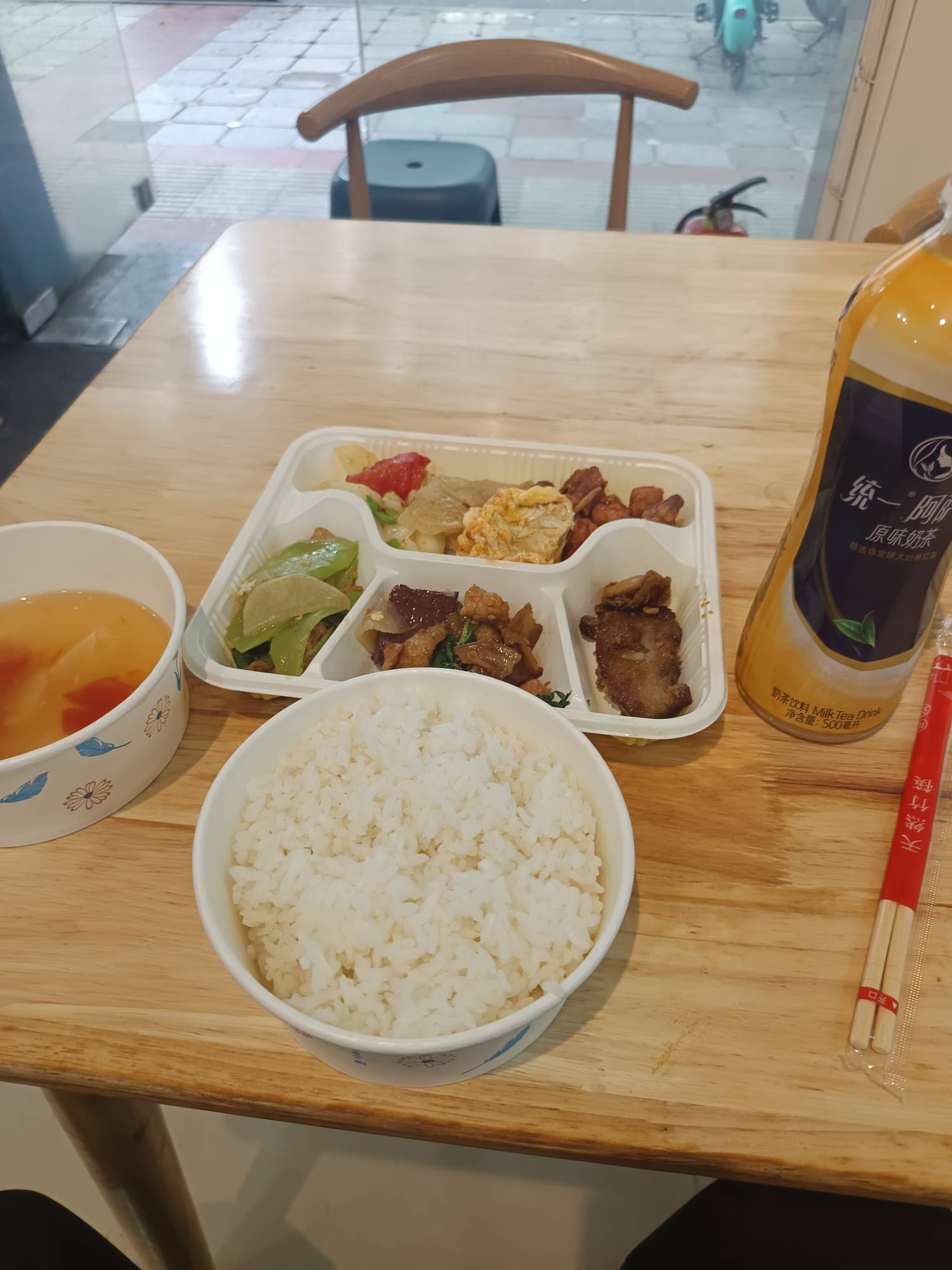 老家消费低，13块吃的老饱老饱，就是搞不到钱，难办

1 / 作者:小爪哇 / 