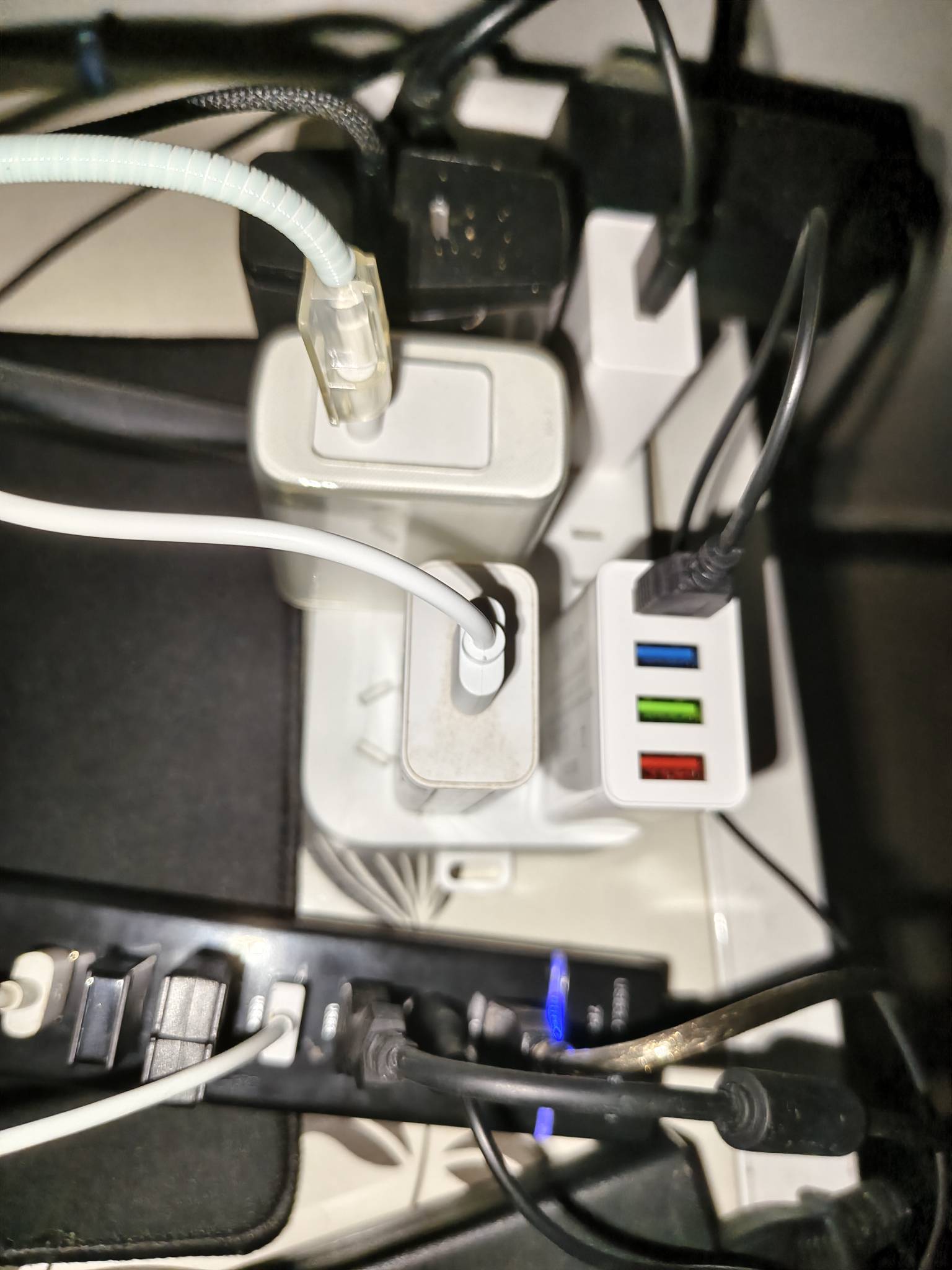 老哥们不要买劣质充电器 差点让单杀
2 / 作者:功德圆满 / 