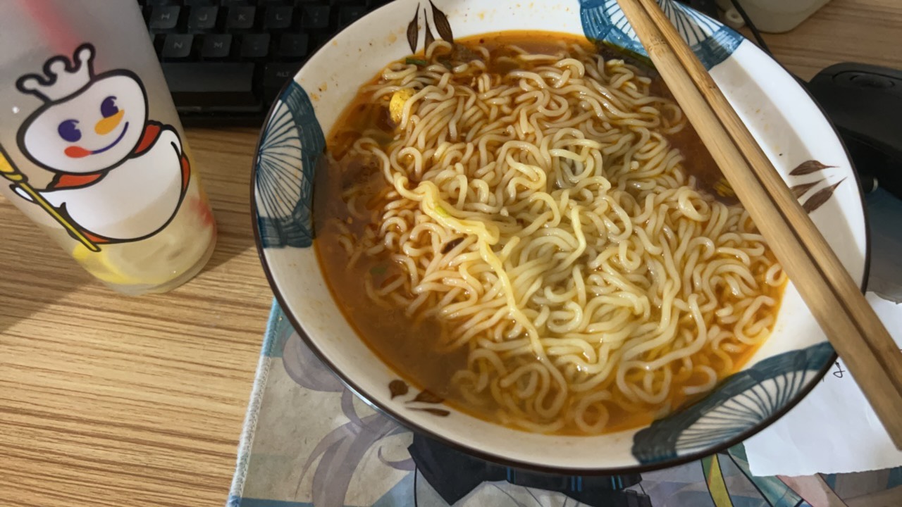 夜宵开吃

93 / 作者:小熊科技 / 