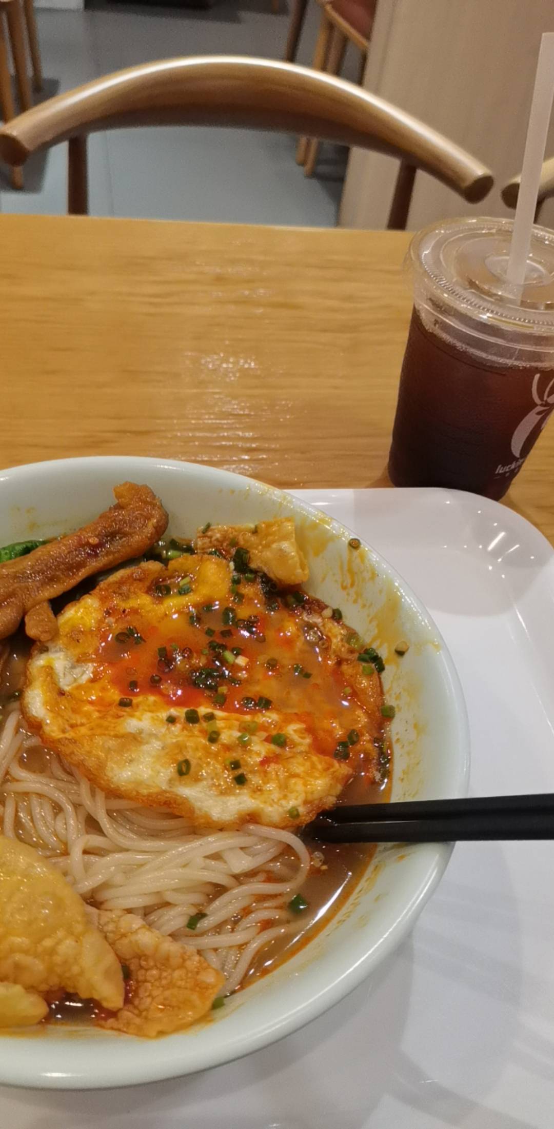 吃早餐了老哥们

62 / 作者:打死不进厂 / 