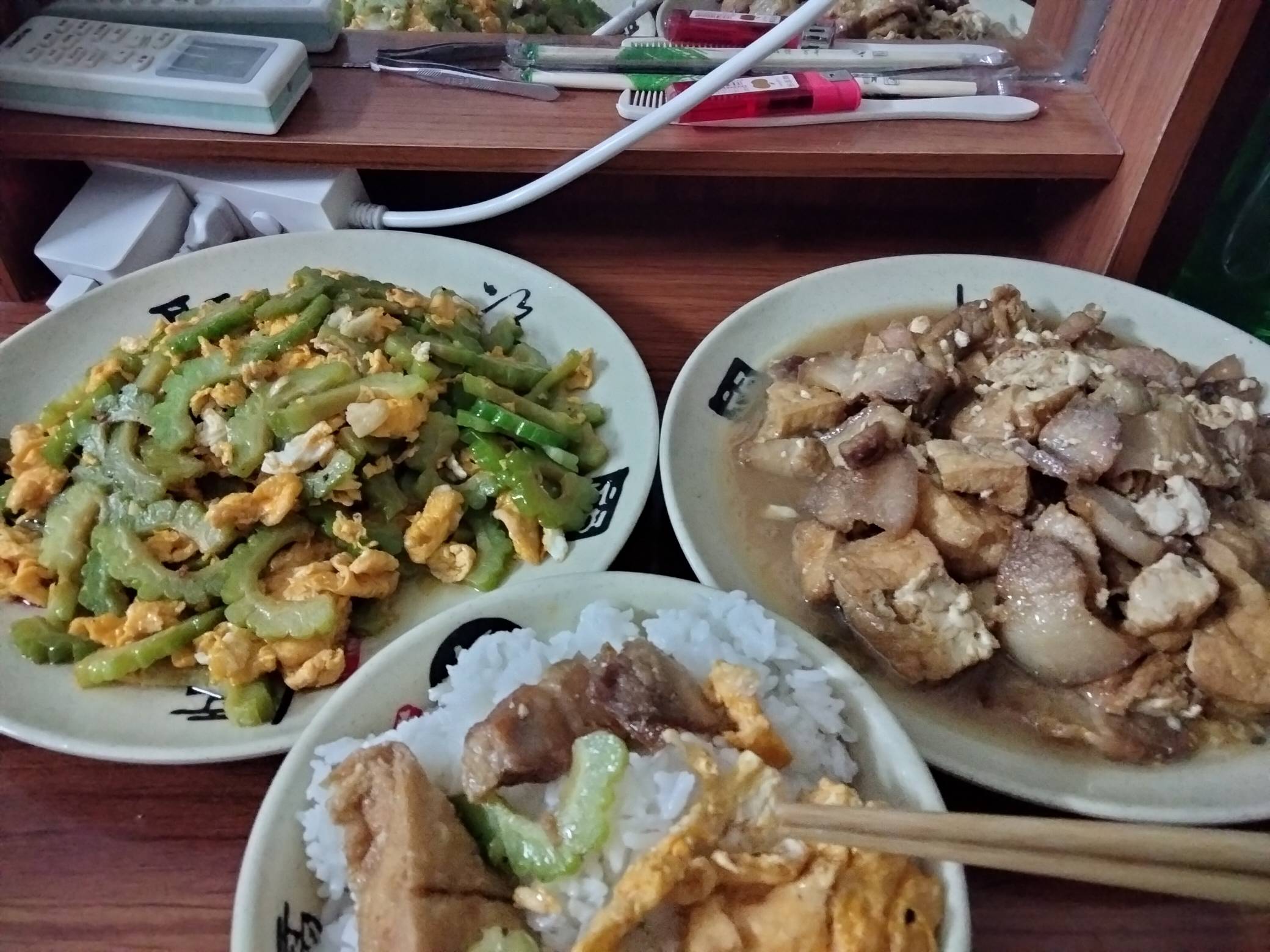 吃饭了老哥，我这厨艺是不是可以D打外面那些卖快餐的了？


82 / 作者:君子之交淡如水 / 