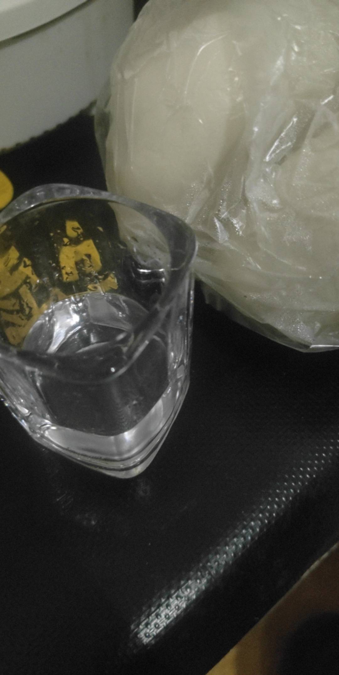 上海天天下雨️跑单跑不了不知道咋样活下去。换个城市我也不知道去哪？就算换个城市我16 / 作者:酒肉和尚 / 