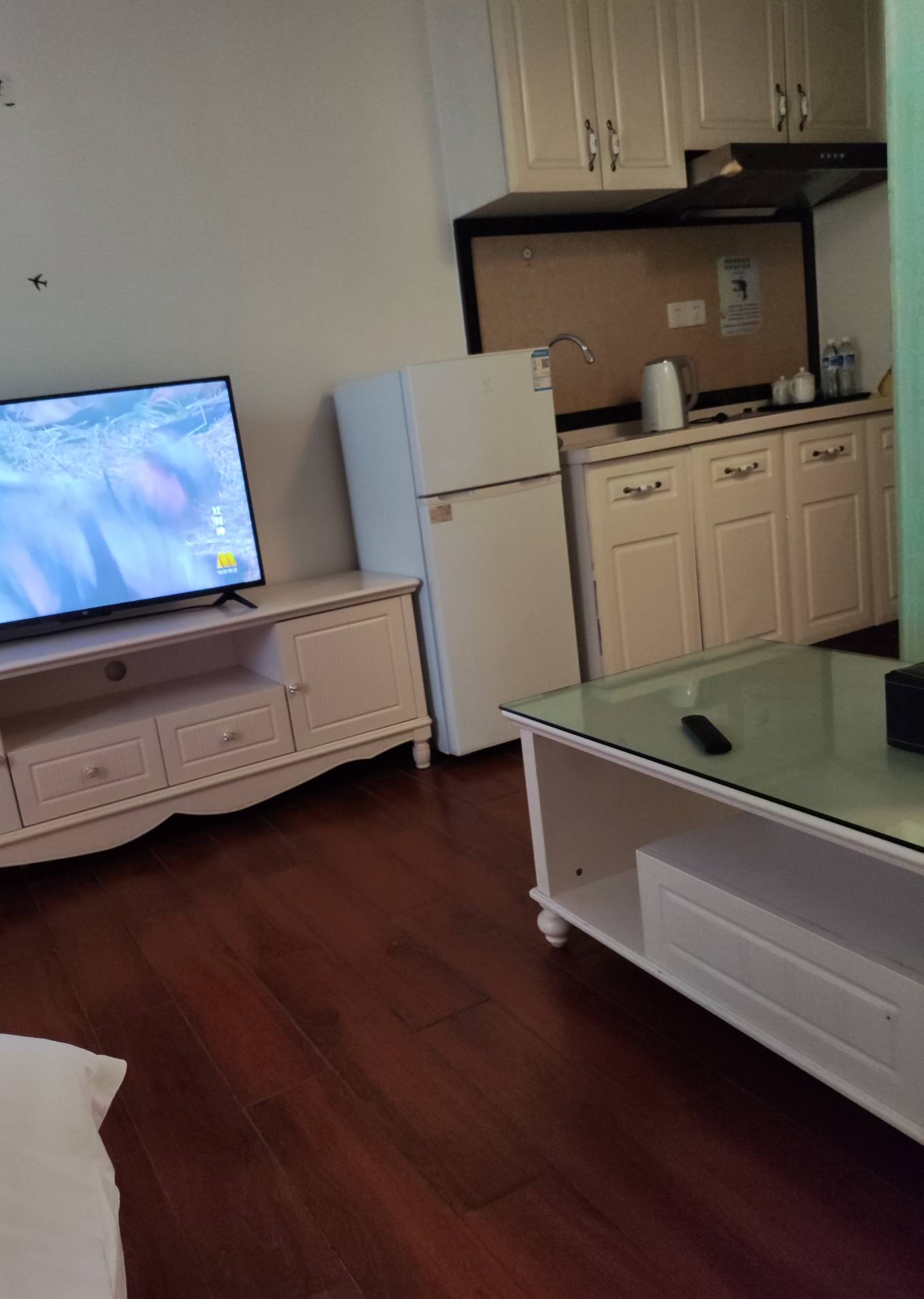 本来准备退房出去找事，一晚被楼下宵夜吵的没睡好。最后200，150续房，还待一天，明天59 / 作者:陈小光 / 