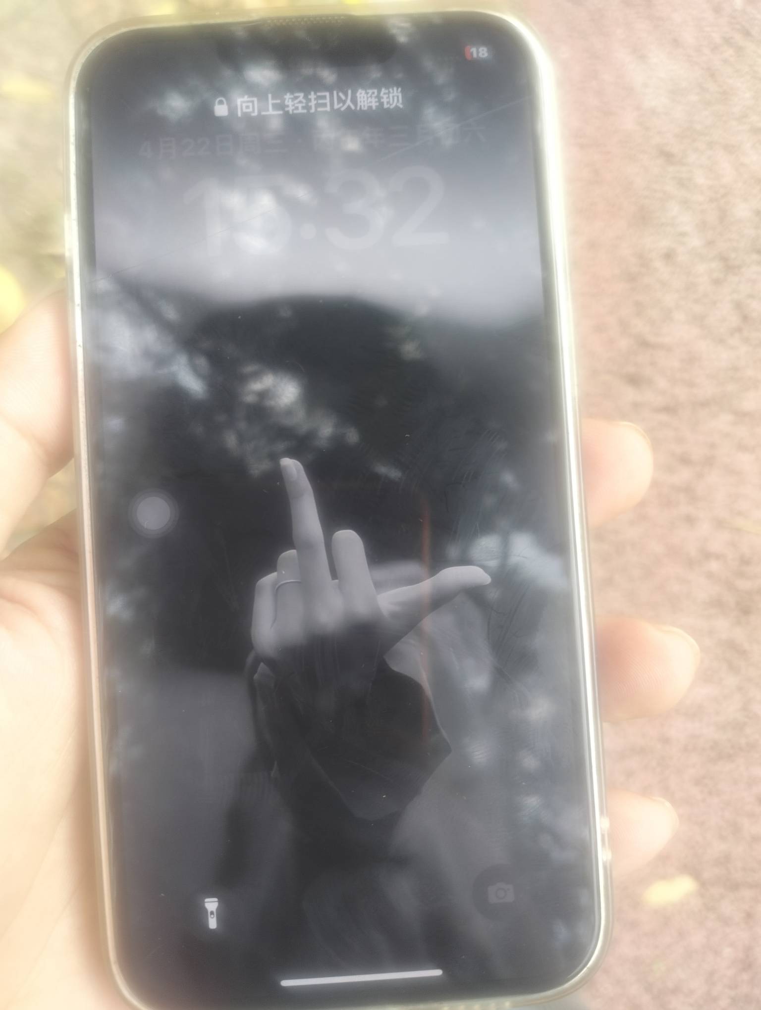 哪位老哥的水果掉了，再不回来拿我要拿走砸核桃了

1 / 作者:尛•牛•蛮 / 