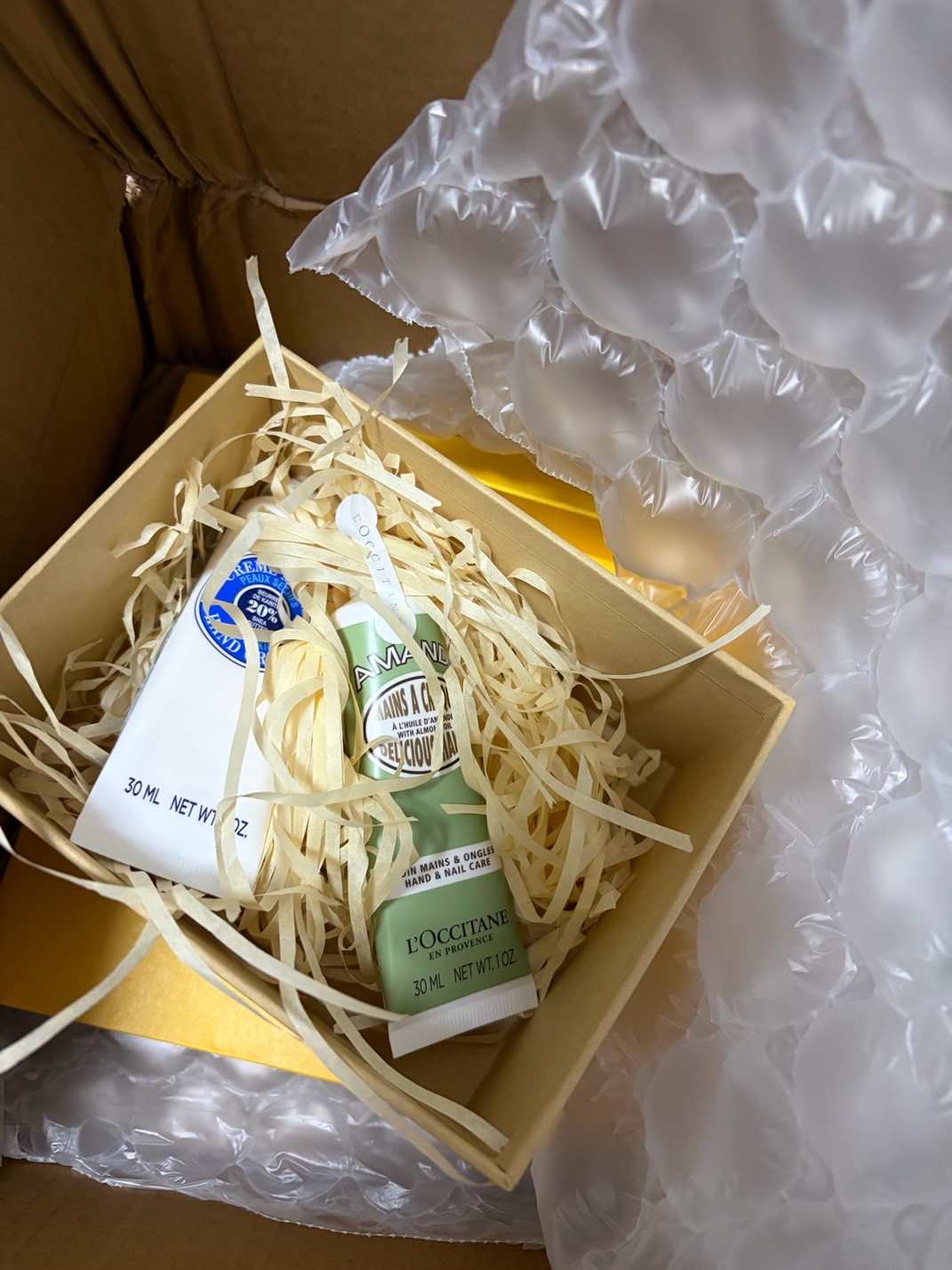 广发抽的那玩意到货了，这么小还整了点仪式感

70 / 作者:爱吃茄子的大包 / 