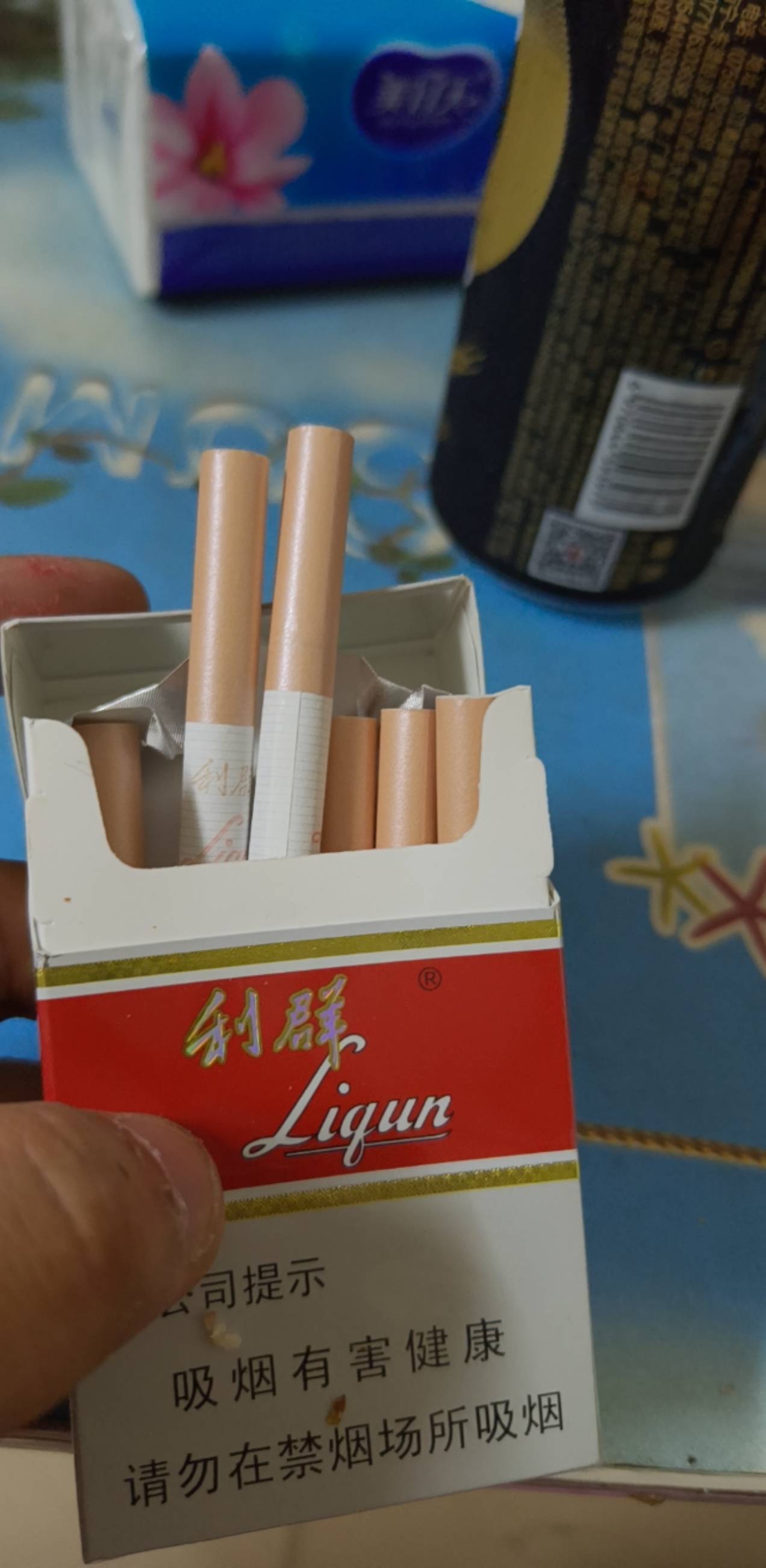 老哥来抽烟，烟还是有的抽

16 / 作者:湖南大哥。 / 