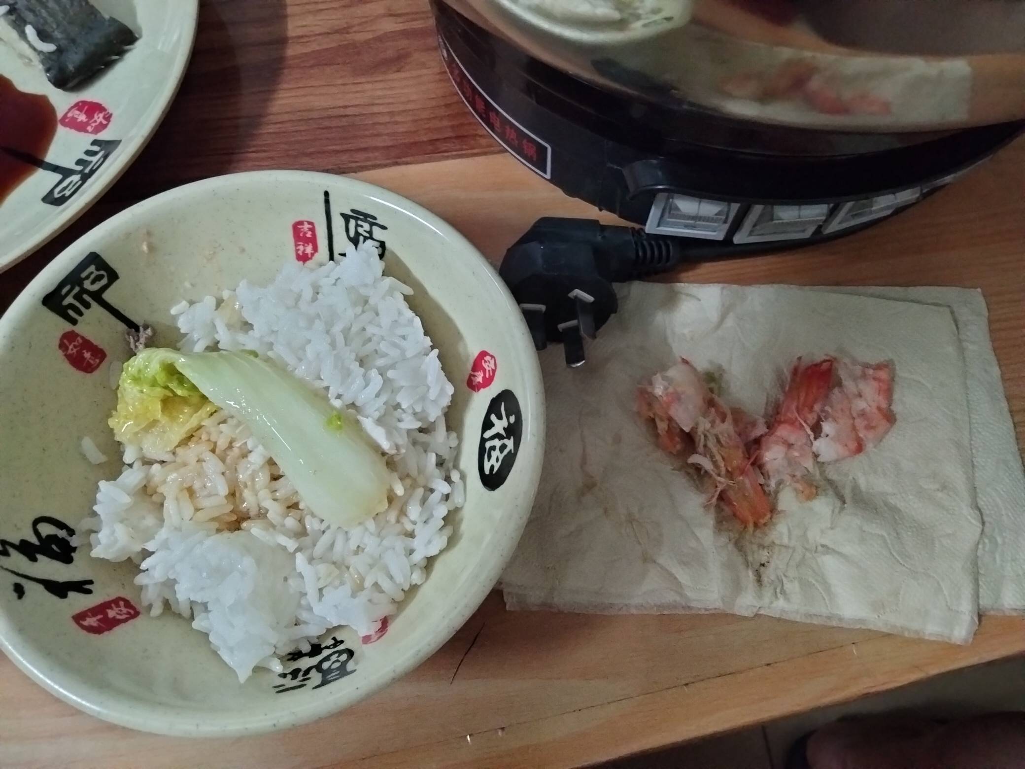 还有点晚饭的剩菜，当做夜宵了，自己搞菜做饭的好处就是这样老哥们，饿了随时都可以吃50 / 作者:君子之交淡如水 / 