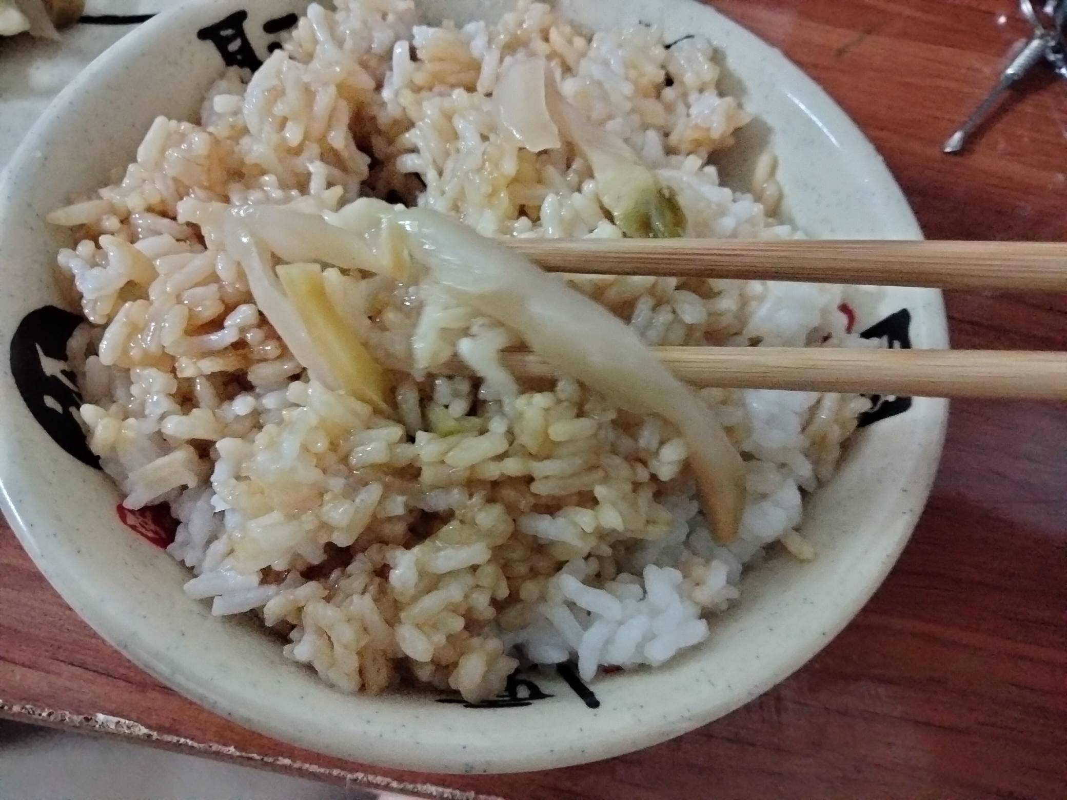 开饭了，老哥们先吃，这一餐消费不到3元



25 / 作者:君子之交淡如水 / 