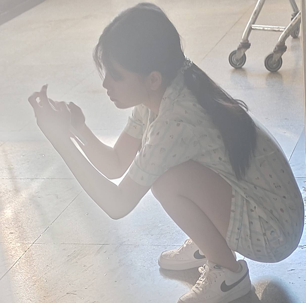 我刚刚刷朋友圈，看见我的初恋 ，16 岁时候谈的，当时还很纯爱，感觉非她不娶，她是世43 / 作者:卡农最后一位帅哥 / 