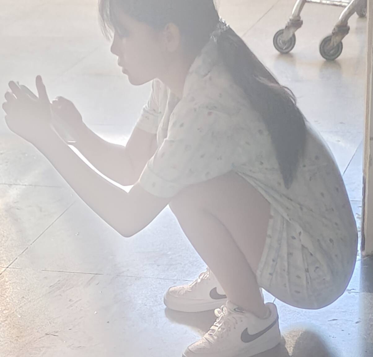 我刚刚刷朋友圈，看见我的初恋 ，16 岁时候谈的，当时还很纯爱，感觉非她不娶，她是世71 / 作者:卡农最后一位帅哥 / 