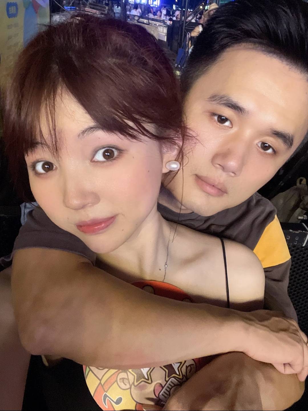 美滋滋，被两个女朋友包养了，再也不用申请毛了



2 / 作者:先天挂逼圣体 / 