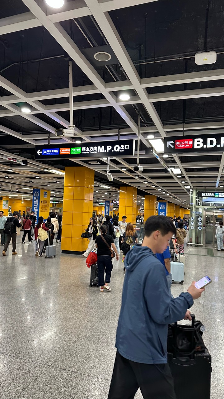 
现在鱼泡这么猛的吗？？整个南站地铁柱子全是它广告


41 / 作者:不知明的靓仔 / 