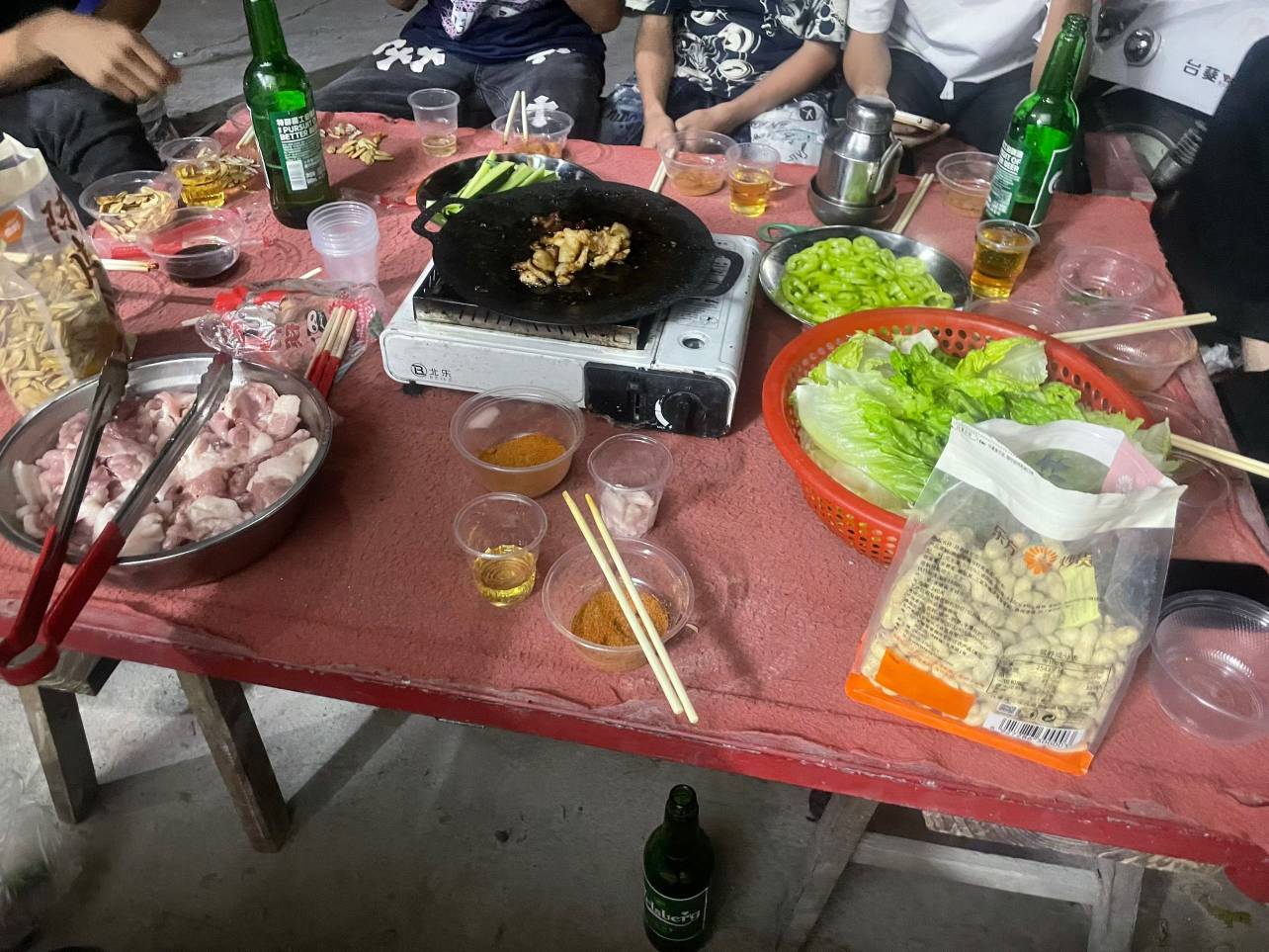 吃饭了老哥们

34 / 作者:中国工商银行卡农分行 / 