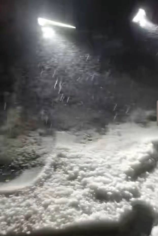 老哥们，是不是世界要重启了，今晚云南嵩明这边下的冰雹太吓人了


9 / 作者:zrgL / 