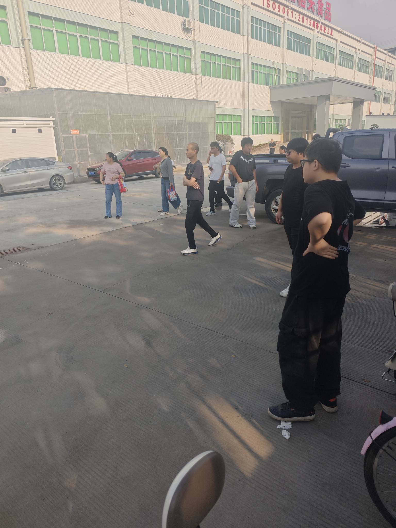 日结的老哥们 一看外表都知道了

55 / 作者:梦想当村长 / 