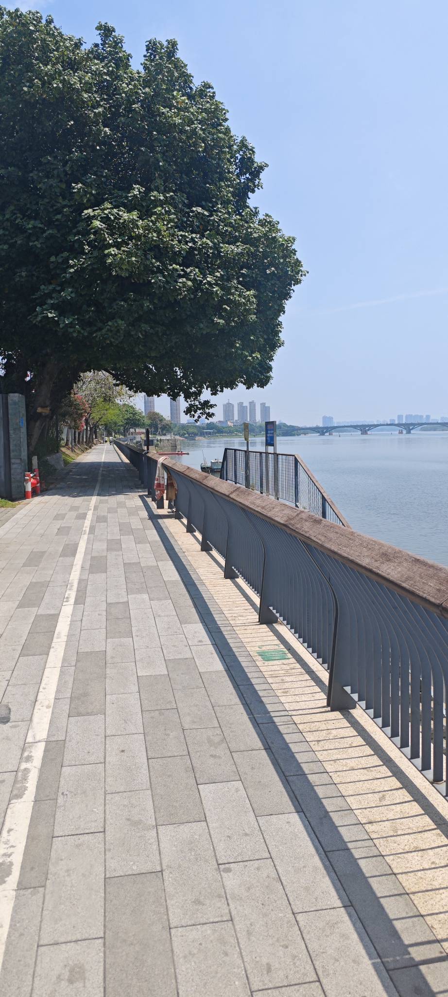 今天去逛了下万和百货，猪肉才4块多一斤，比素菜还便宜

0 / 作者:卡农豆包 / 