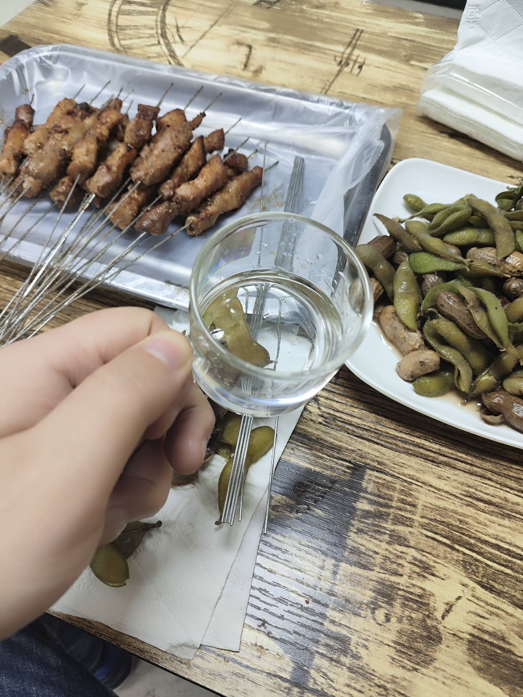 兄弟你说话啊啊，喝没喝多







90 / 作者:会飞的大鲨鱼 / 