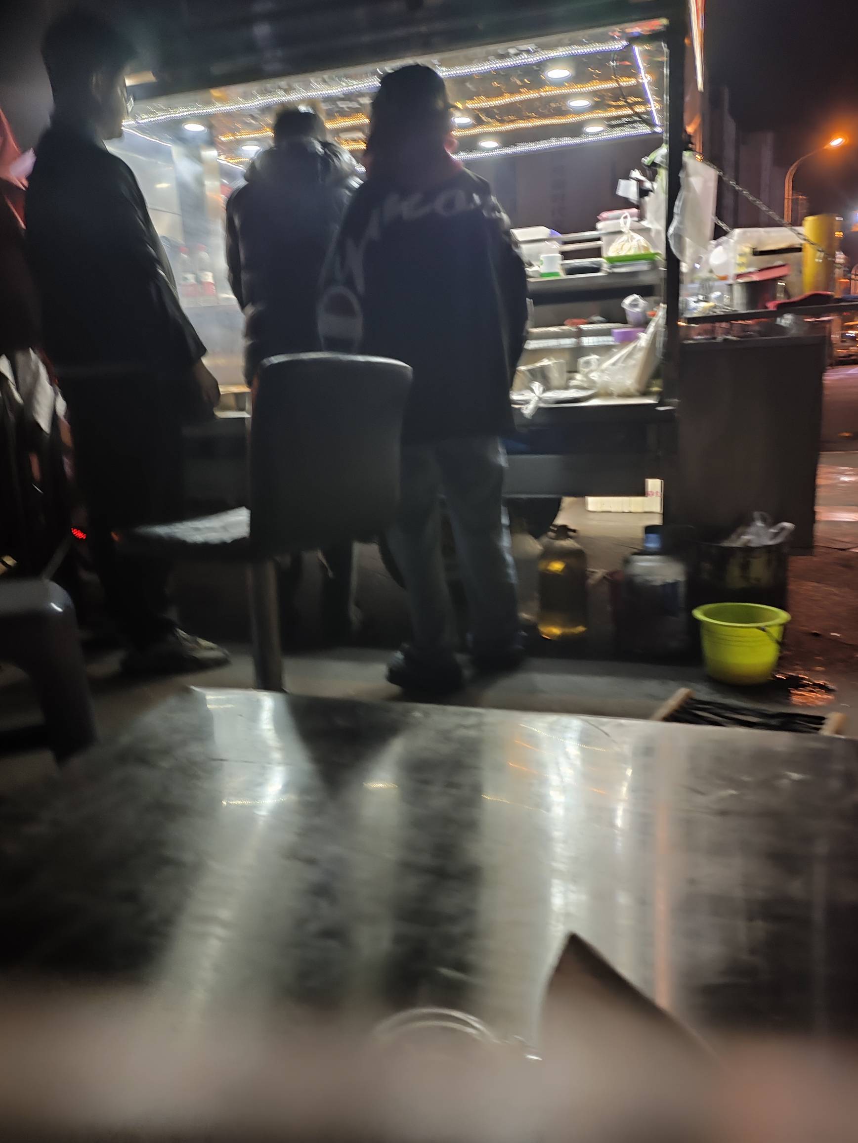 兄弟你说话啊啊，喝没喝多







4 / 作者:会飞的大鲨鱼 / 