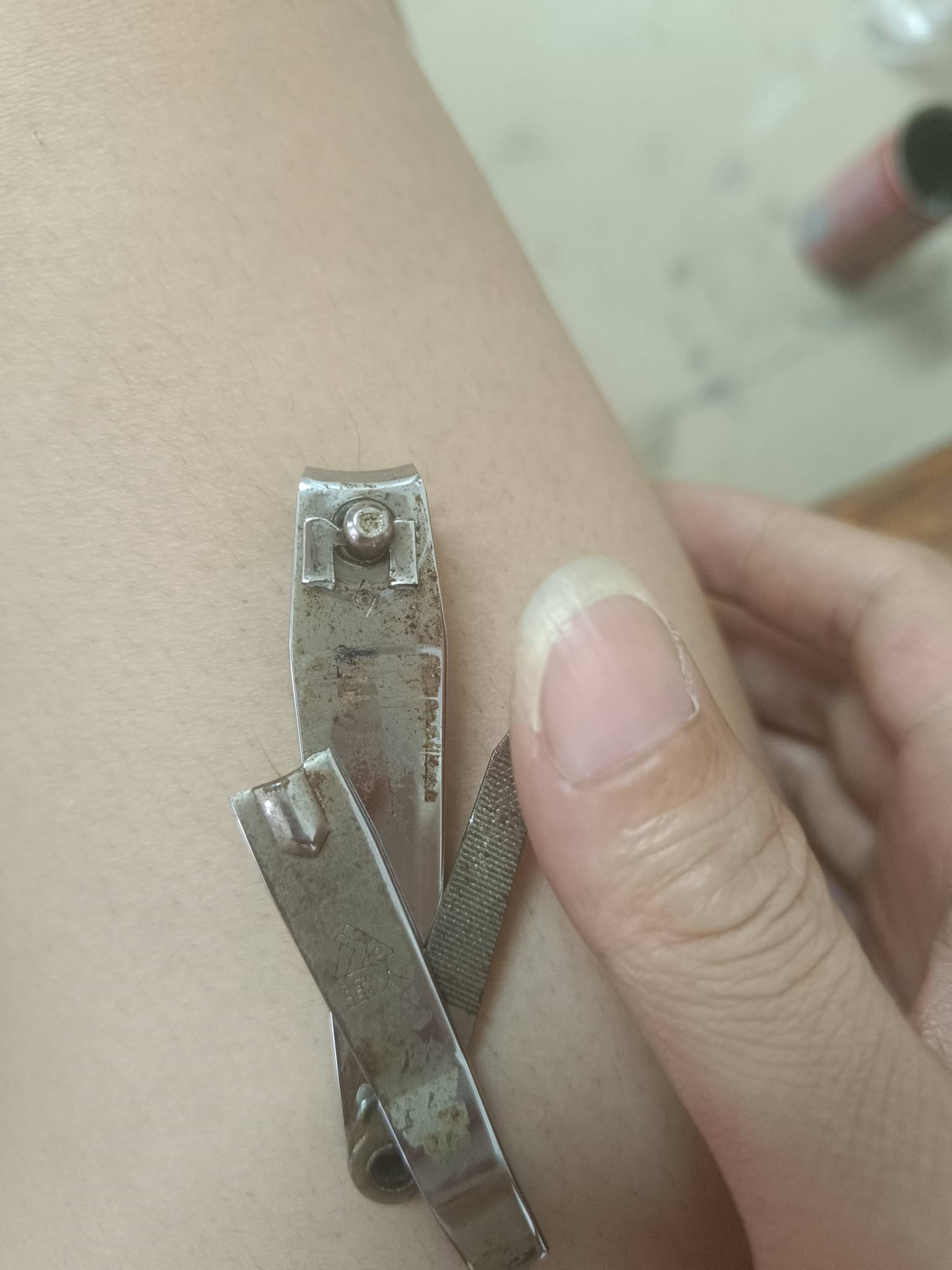 指甲剪断了。

27 / 作者:北部湾银行 / 