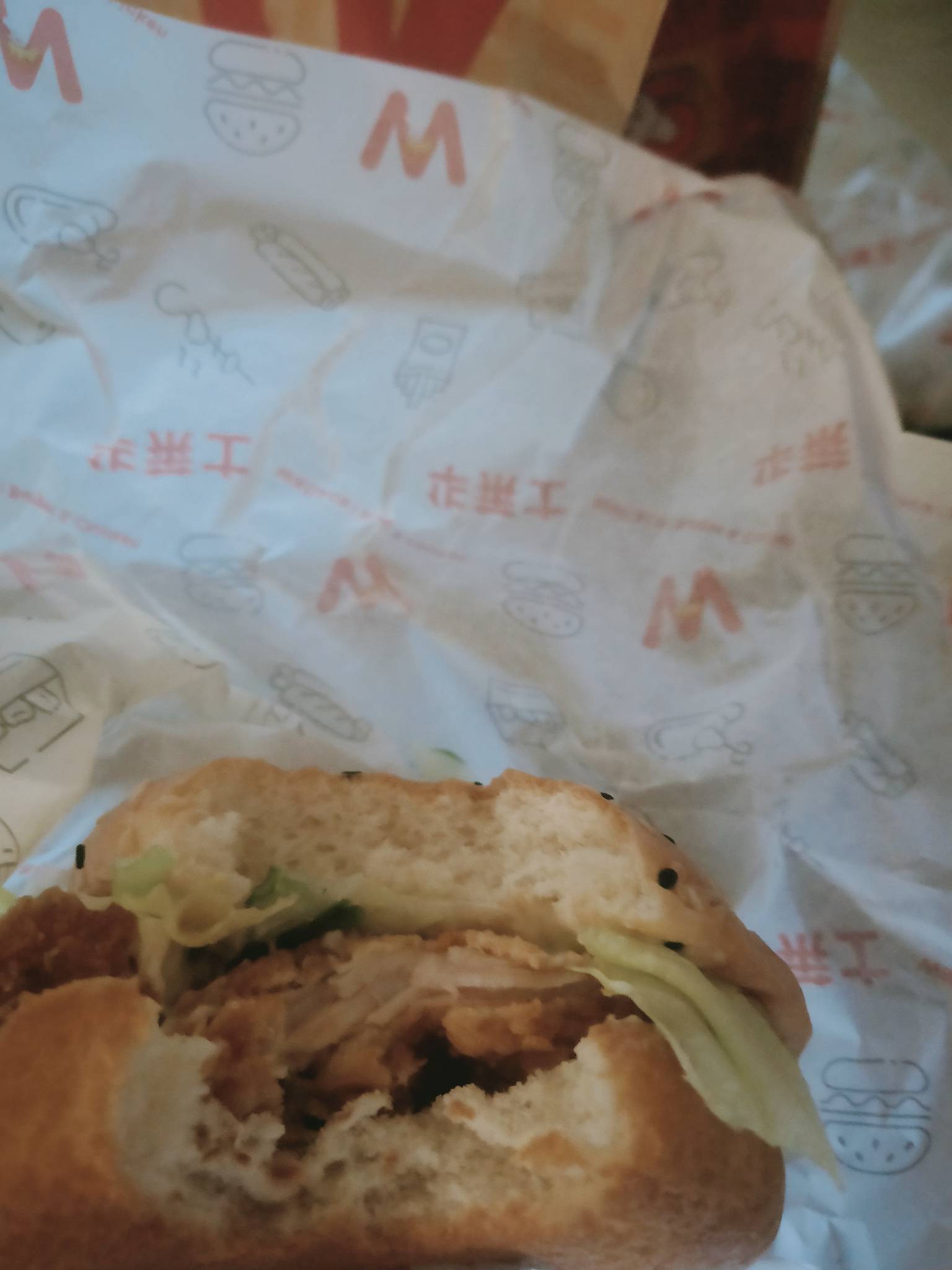 5块钱点了7个汉堡，我边吃边流泪，这和讲师打野有啥区别

68 / 作者:短腿小霸王 / 