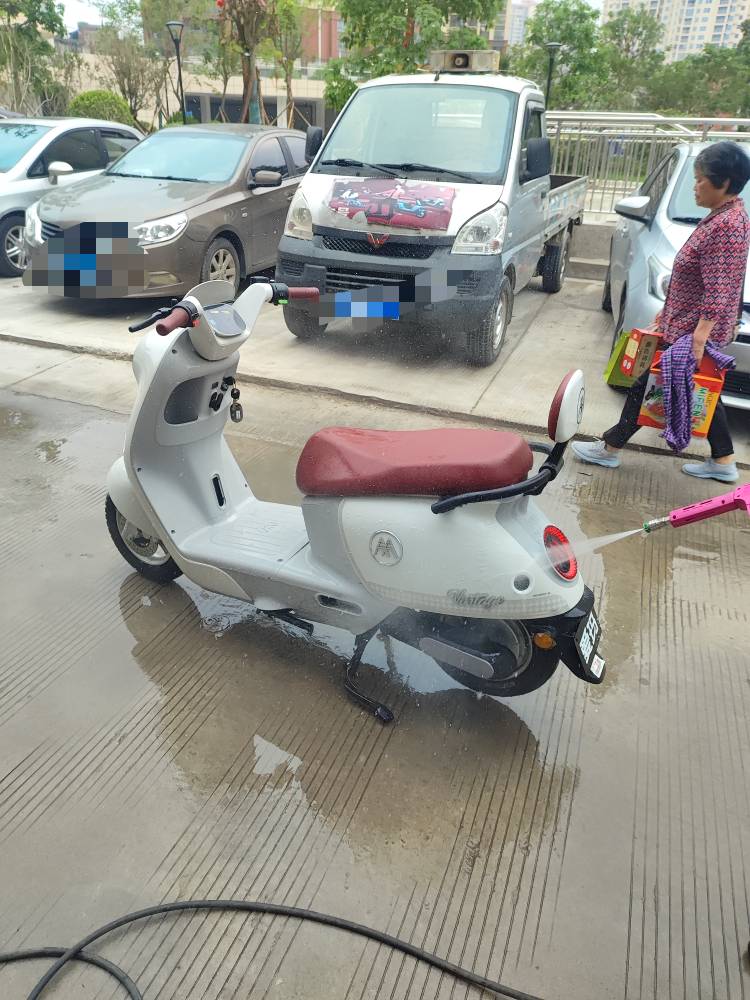 老勾们，用纸挡住车牌还能识别出来吗，晚上出去太热不想带头盔，有没有人脸识别的高科39 / 作者:哦这样吗 / 