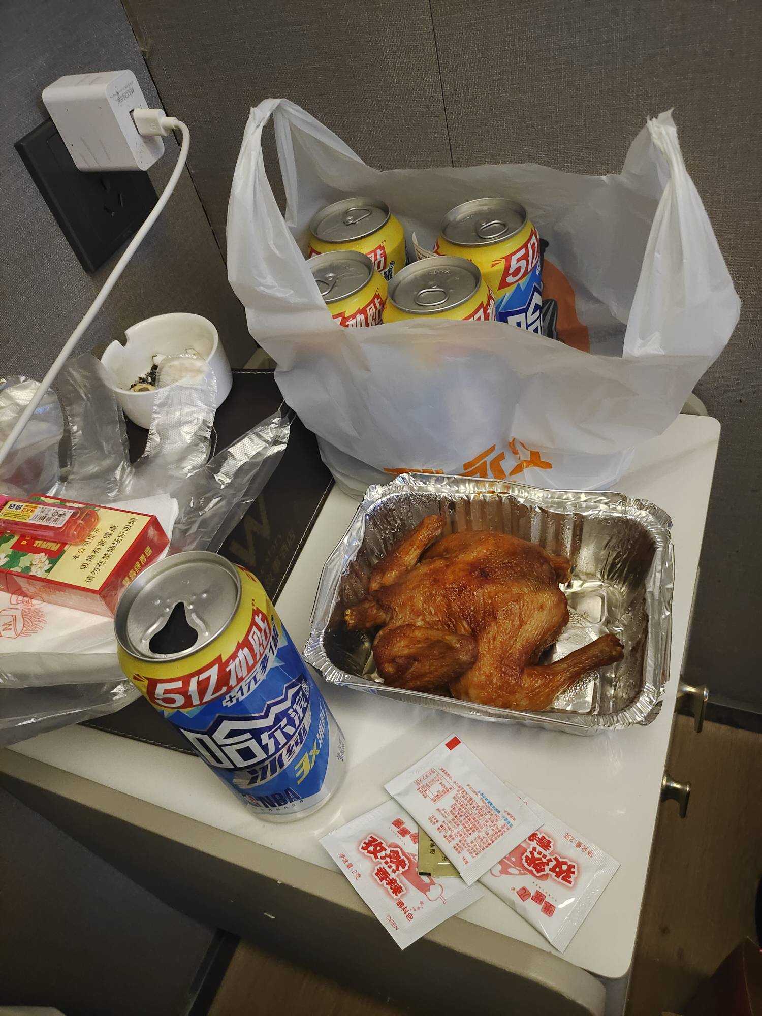 老哥们 吃完喝完这点明天又不知道住哪里了


93 / 作者:广州无路人 / 