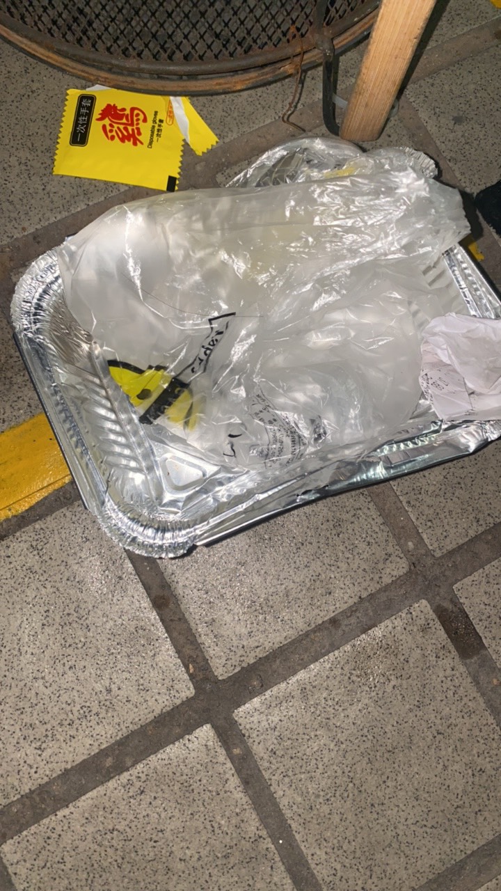 来了一条自来狗，这是柯基还是柴犬、今晚点了半个烤鸡吃完就睡在哪里，不给摸，怎样才52 / 作者:哈哈大爷 / 